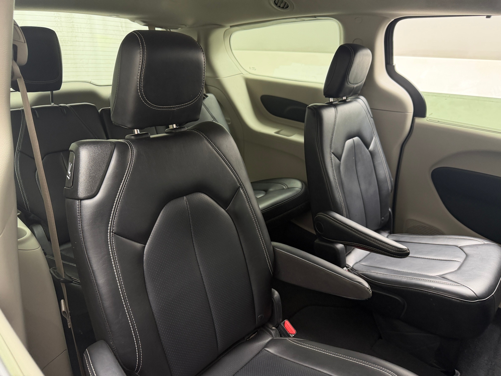 Thumbnail: 2023 Chrysler Pacifica - 5