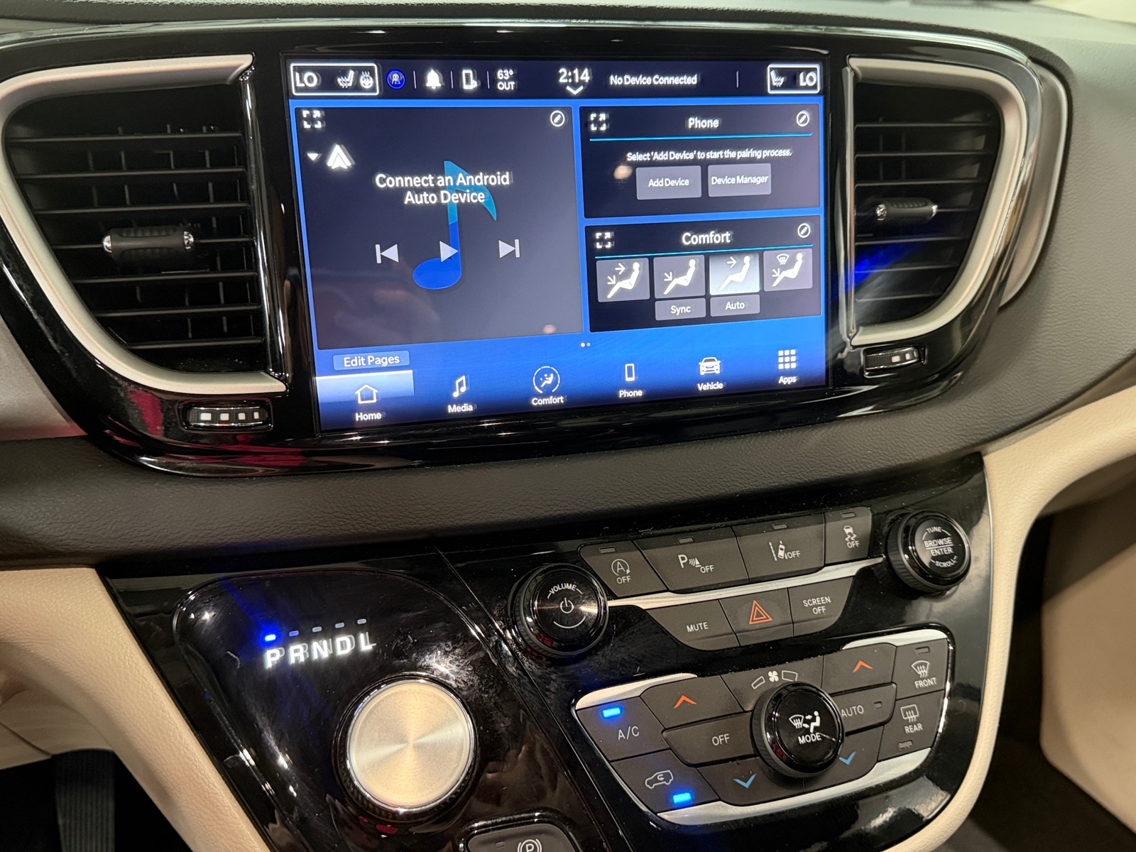 Thumbnail: 2023 Chrysler Pacifica - 3
