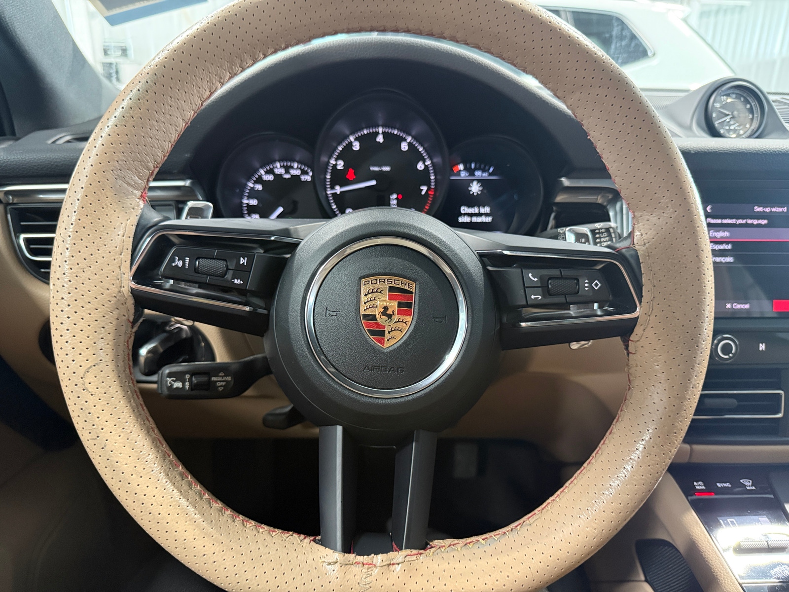 Thumbnail: 2023 Porsche Macan - 4