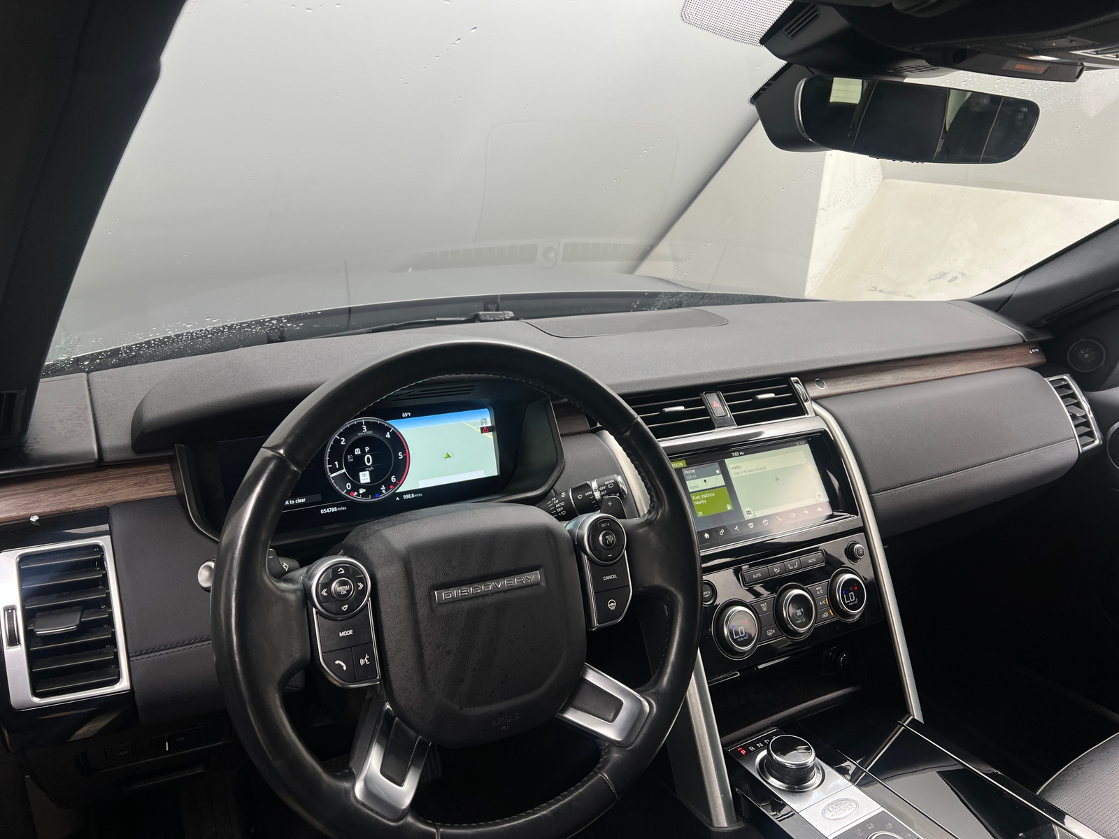 Thumbnail: 2018 Land Rover Discovery - 2