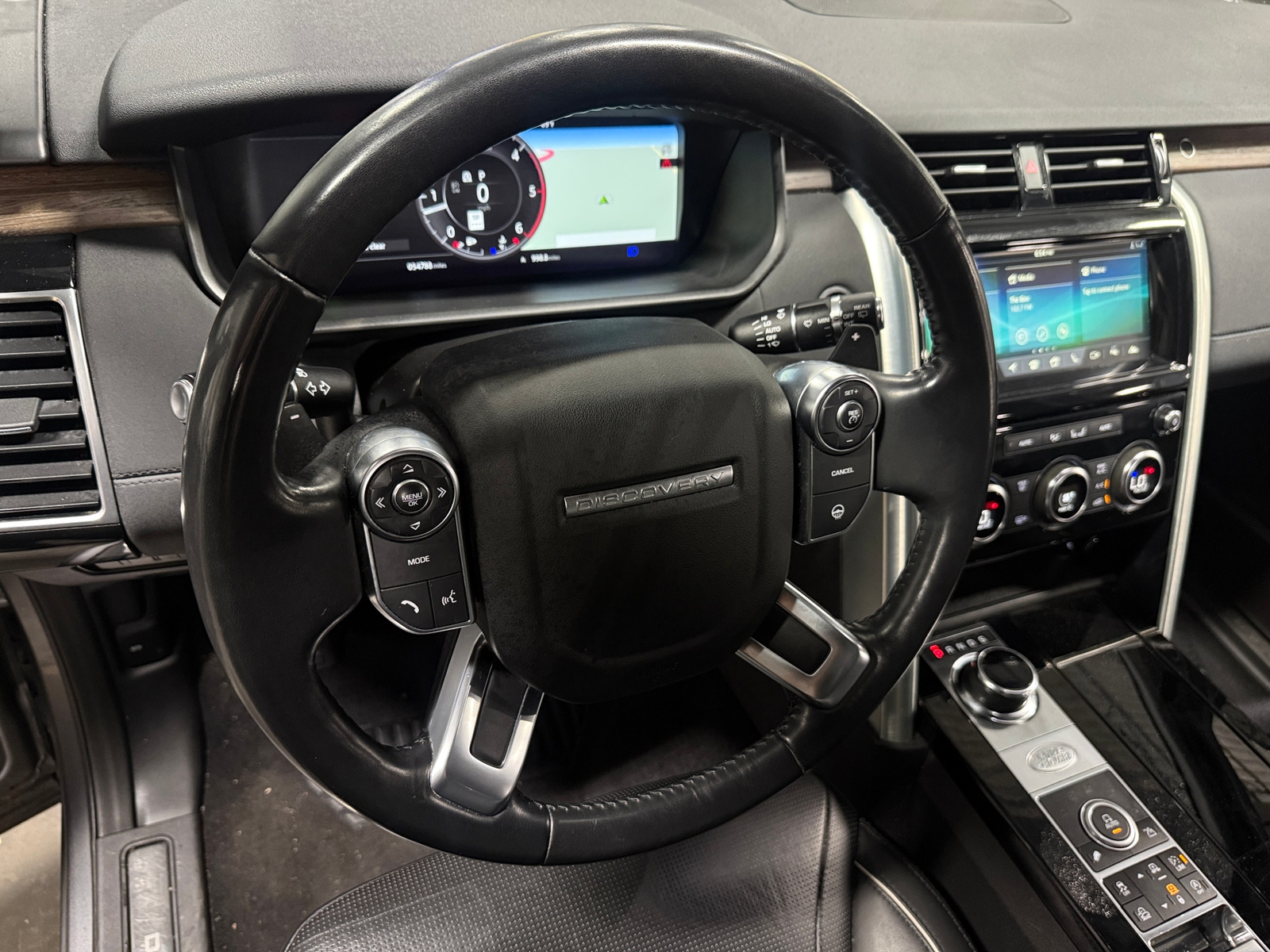 Thumbnail: 2018 Land Rover Discovery - 4