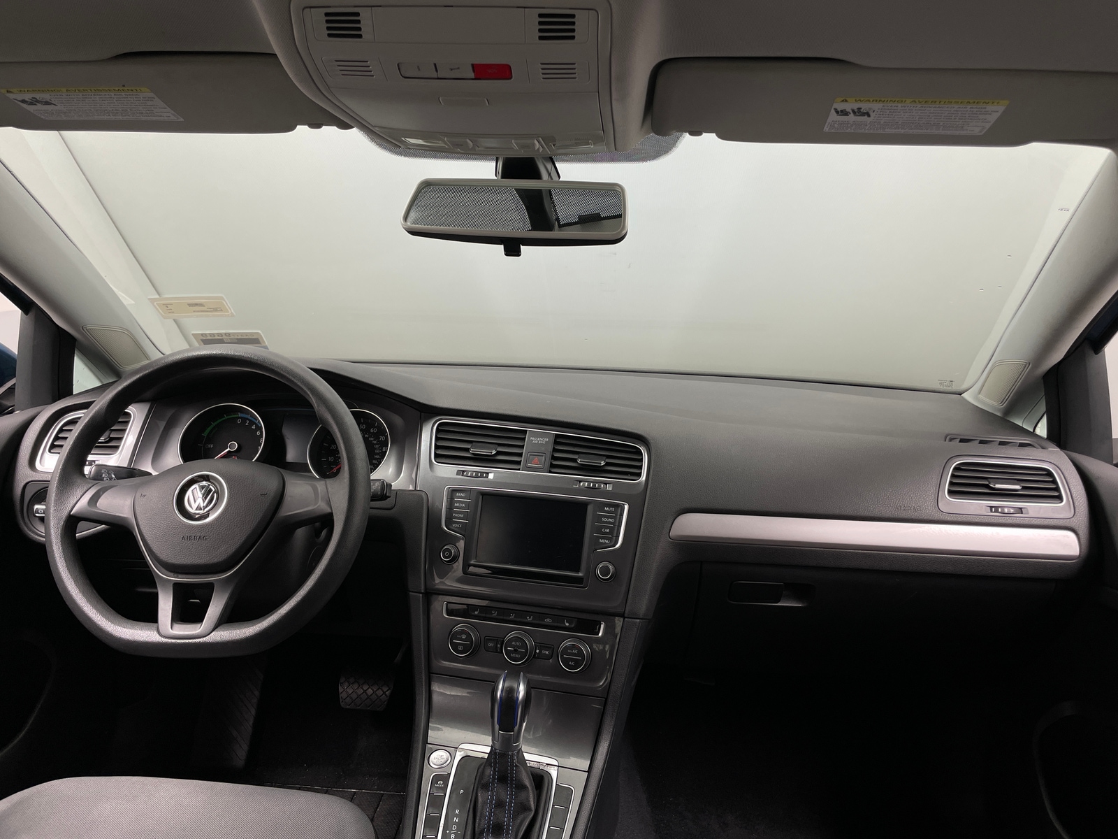 Thumbnail: 2016 Volkswagen e-Golf - 3