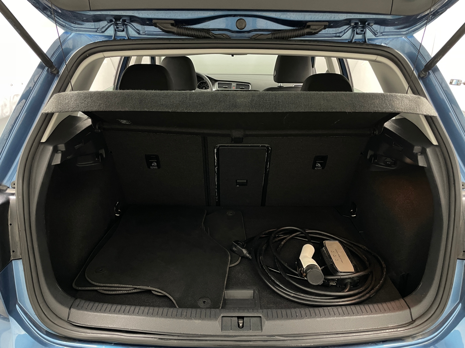 Thumbnail: 2016 Volkswagen e-Golf - 7