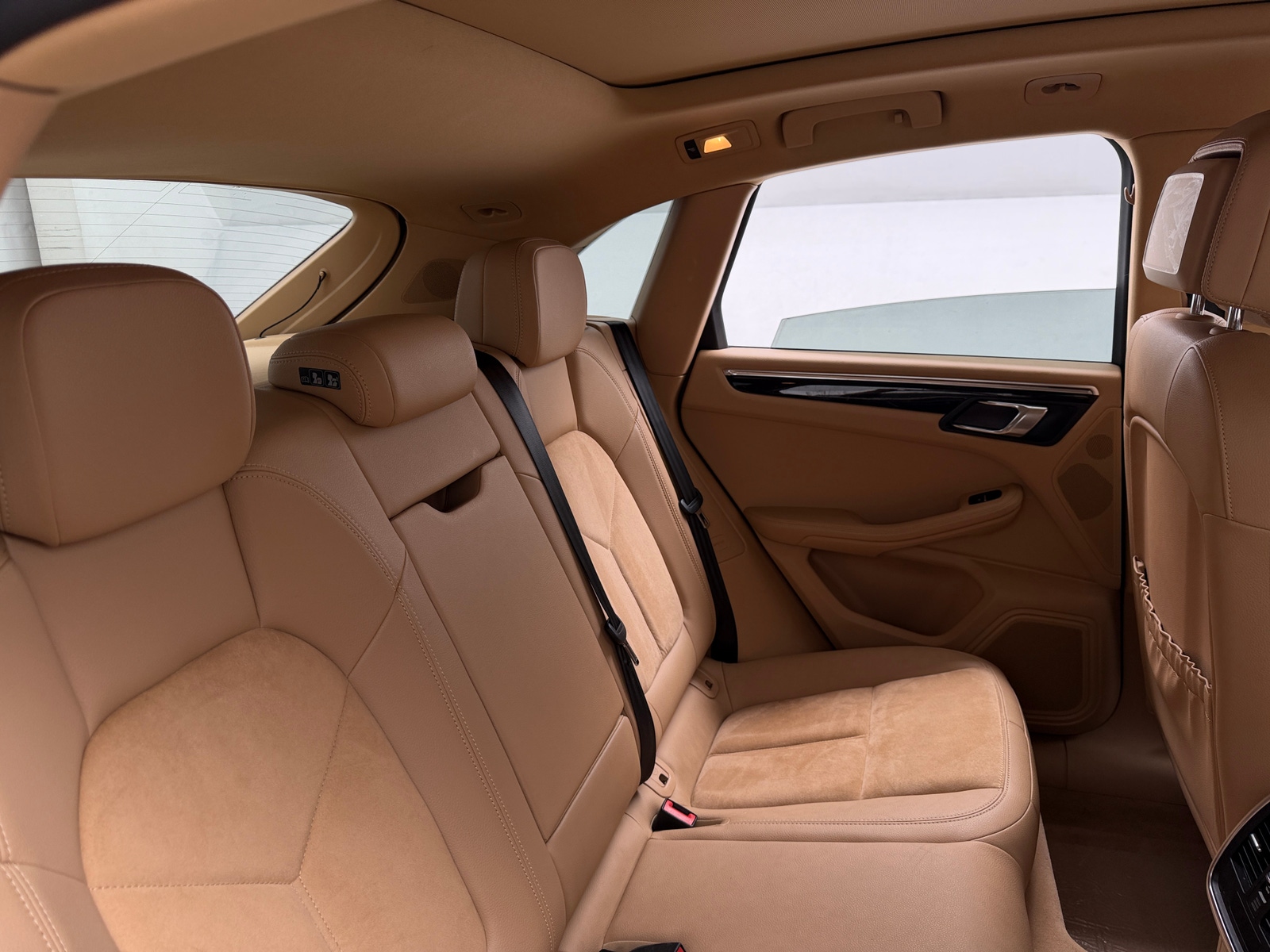 Thumbnail: 2016 Porsche Macan - 5