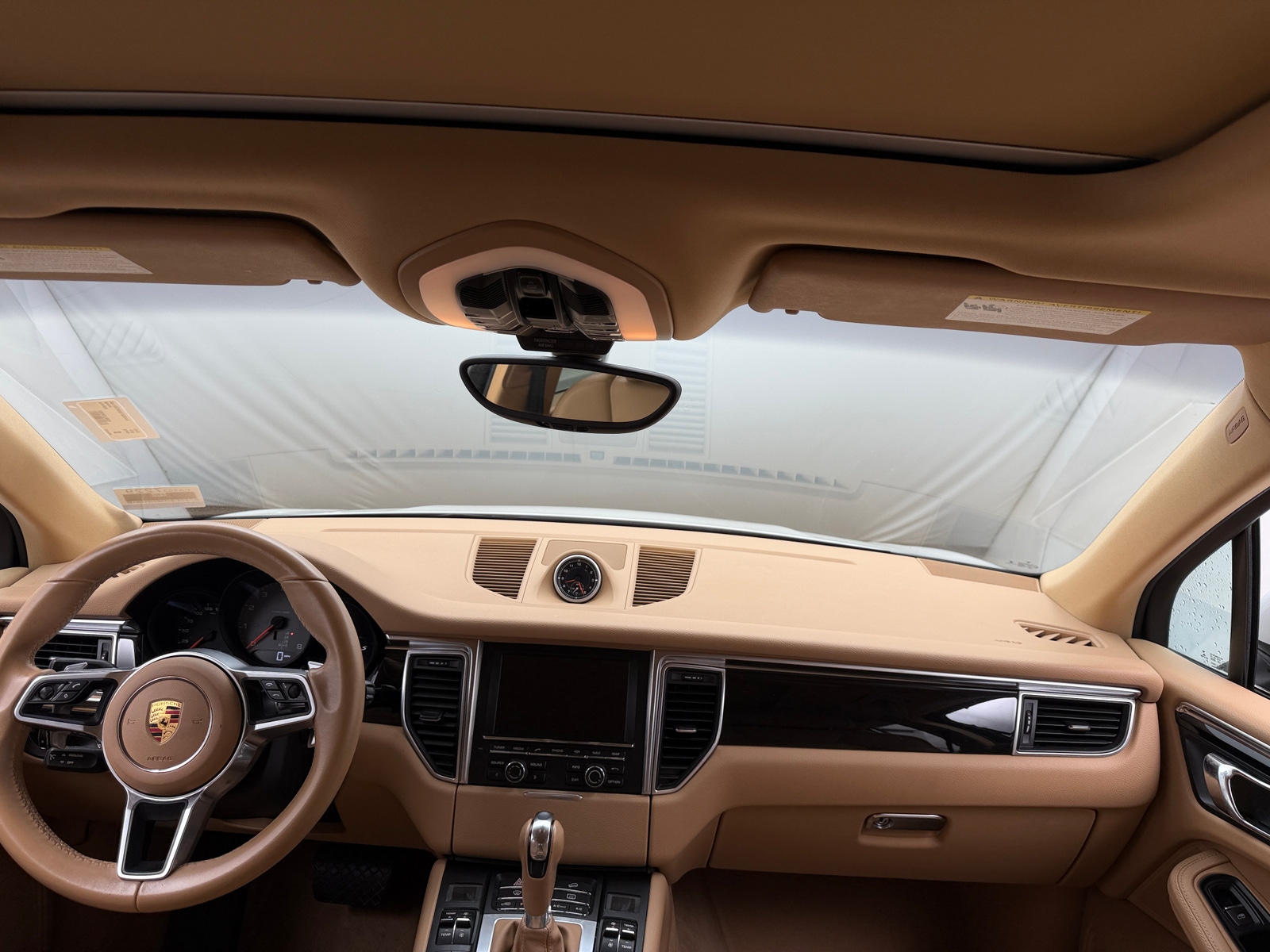 Thumbnail: 2016 Porsche Macan - 2