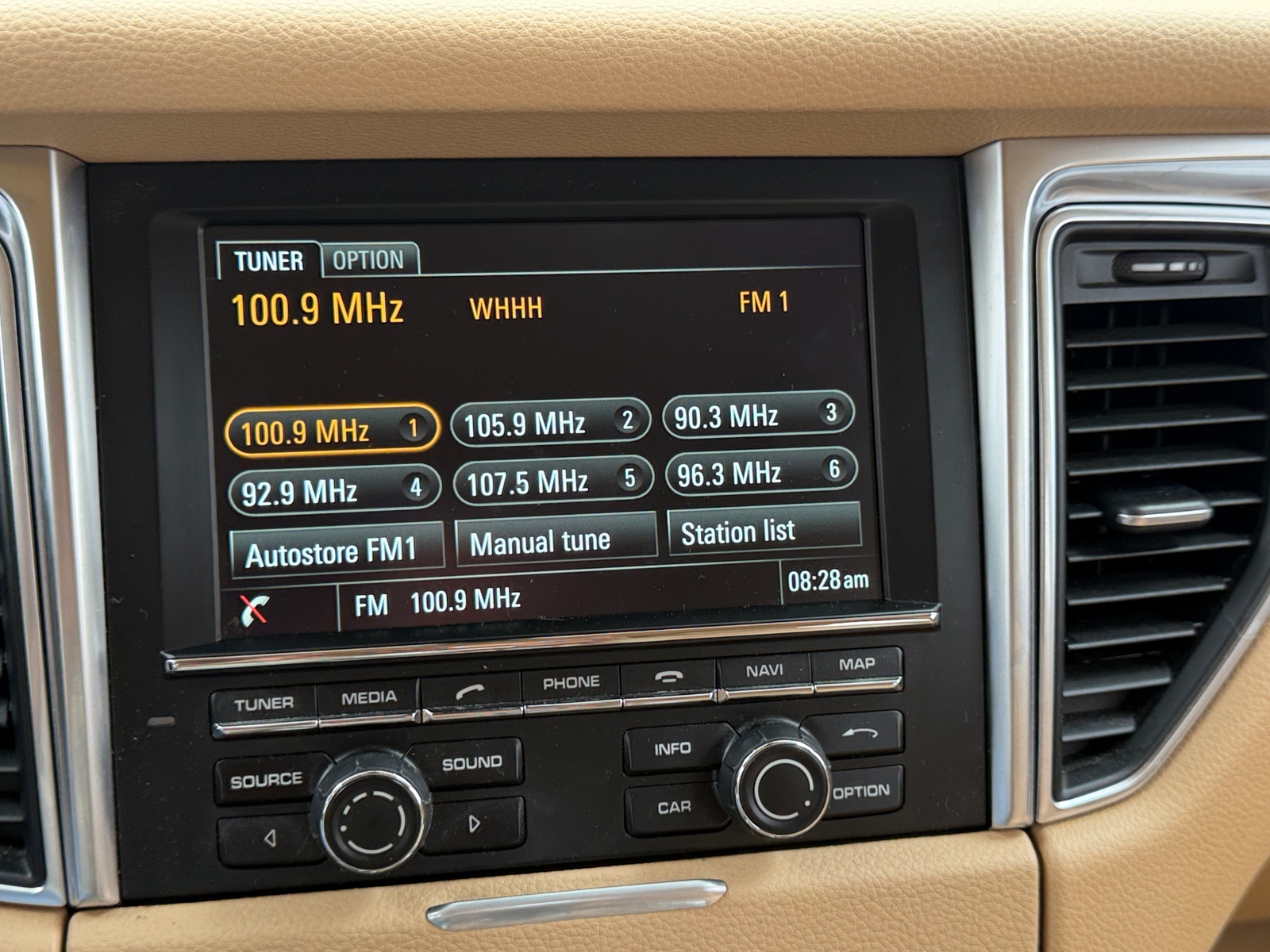 Thumbnail: 2016 Porsche Macan - 3