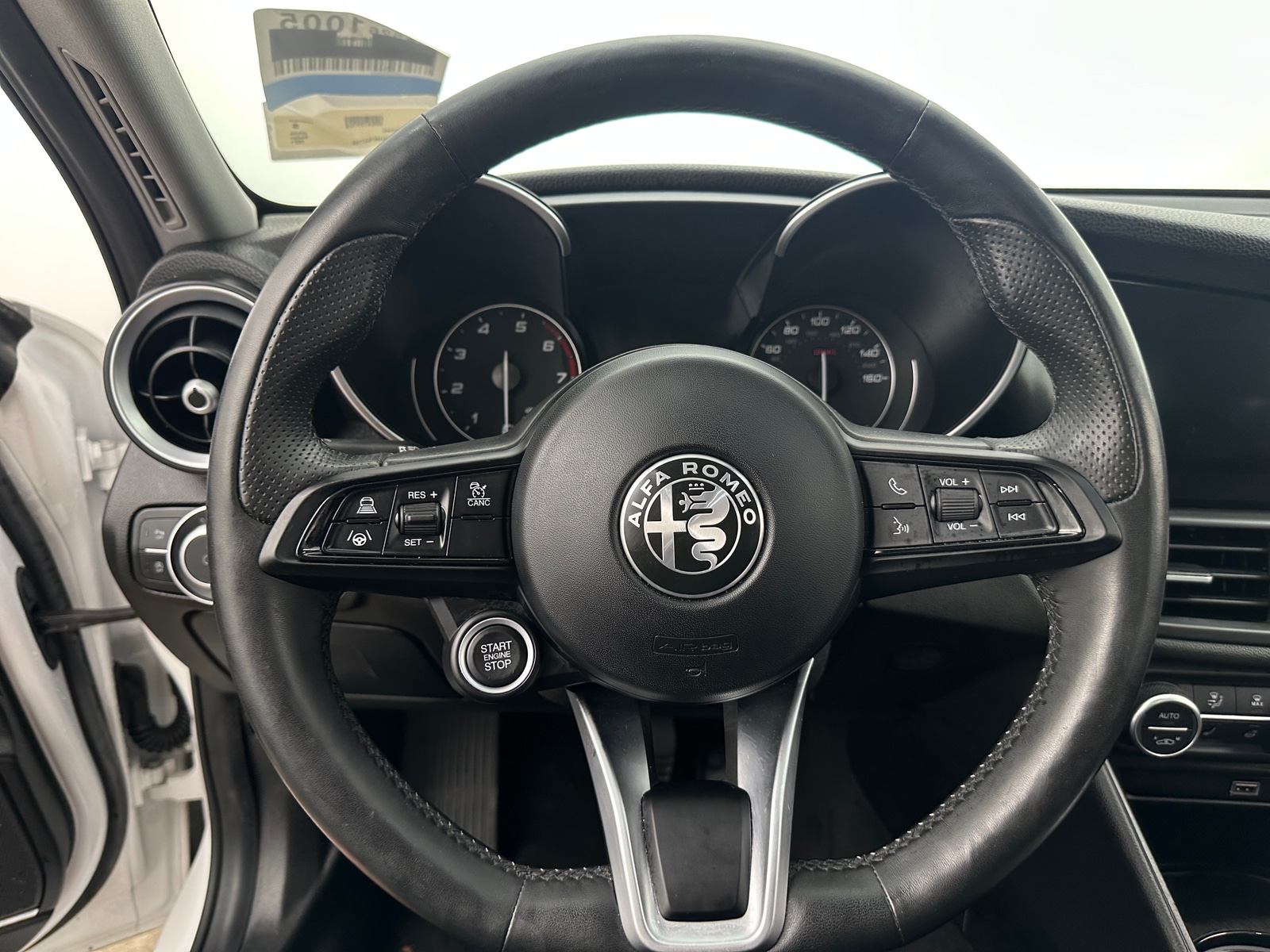 Thumbnail: 2021 Alfa Romeo Giulia - 4