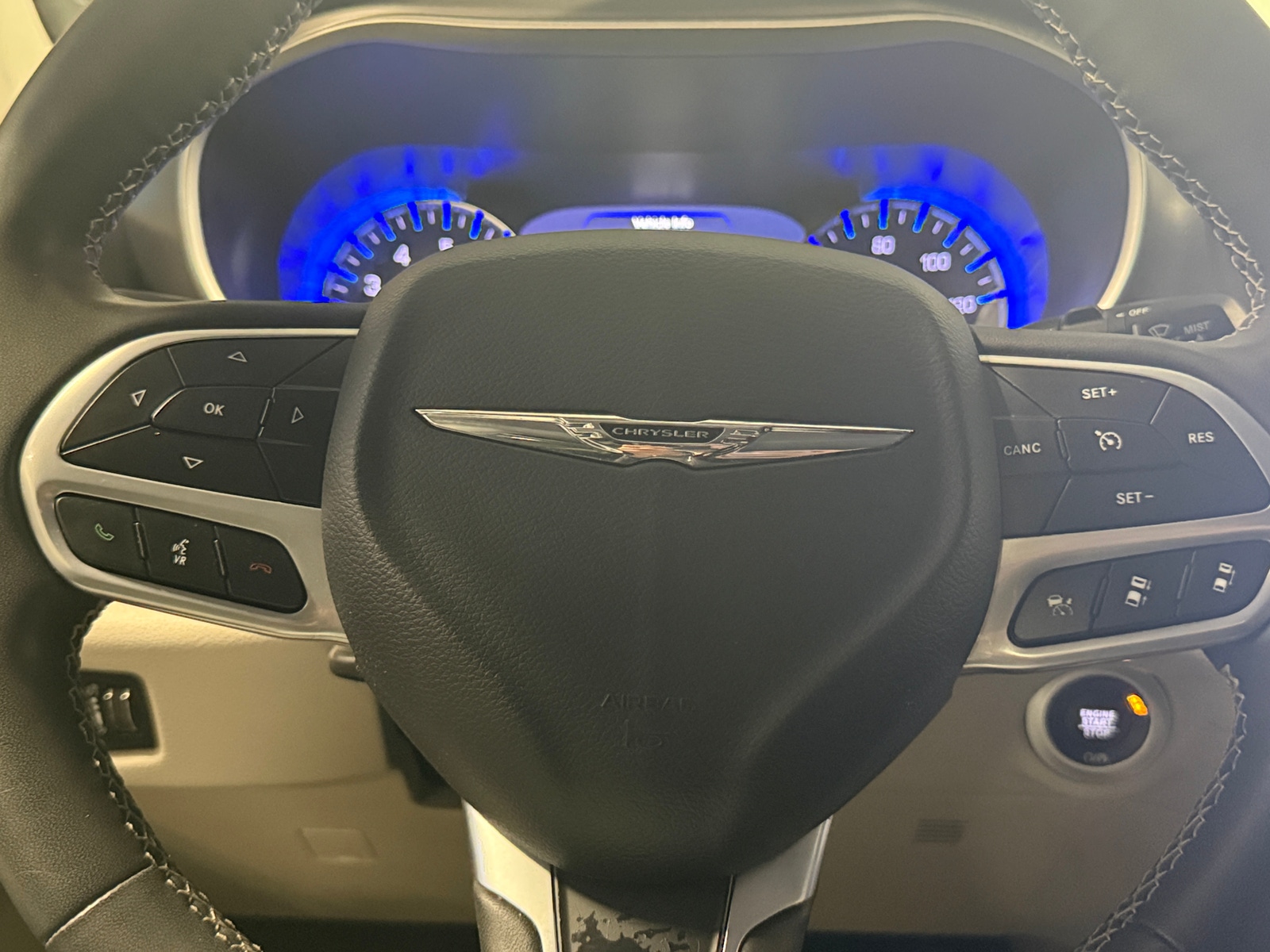 Thumbnail: 2023 Chrysler Pacifica - 4