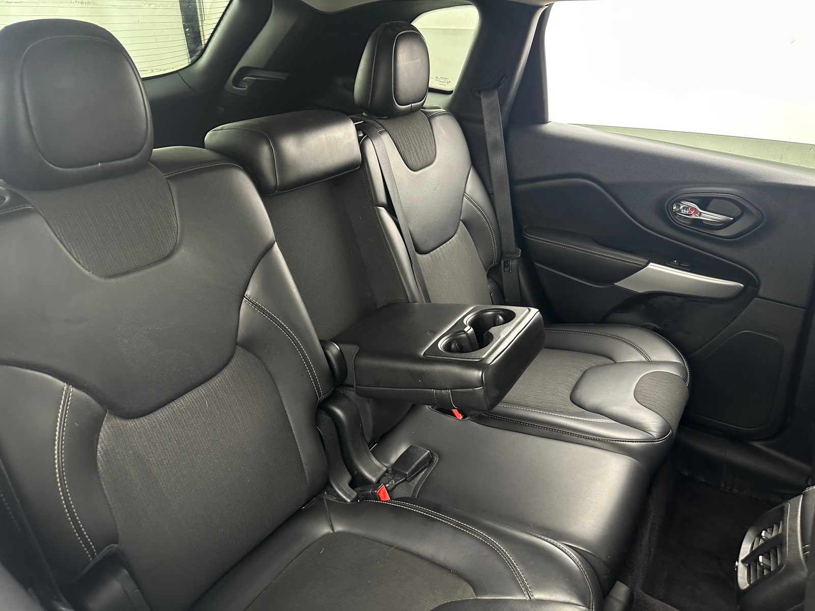 Thumbnail: 2018 Jeep Cherokee - 6