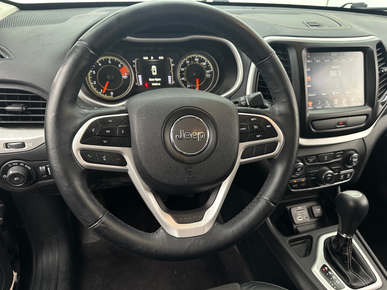 Thumbnail: 2018 Jeep Cherokee - 5