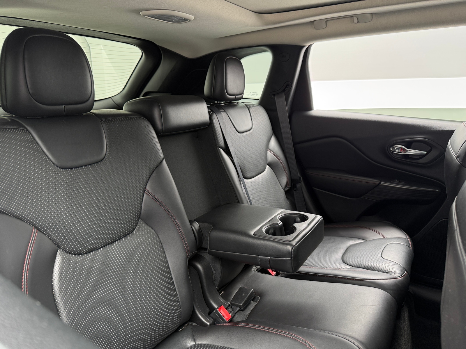 Thumbnail: 2016 Jeep Cherokee - 5