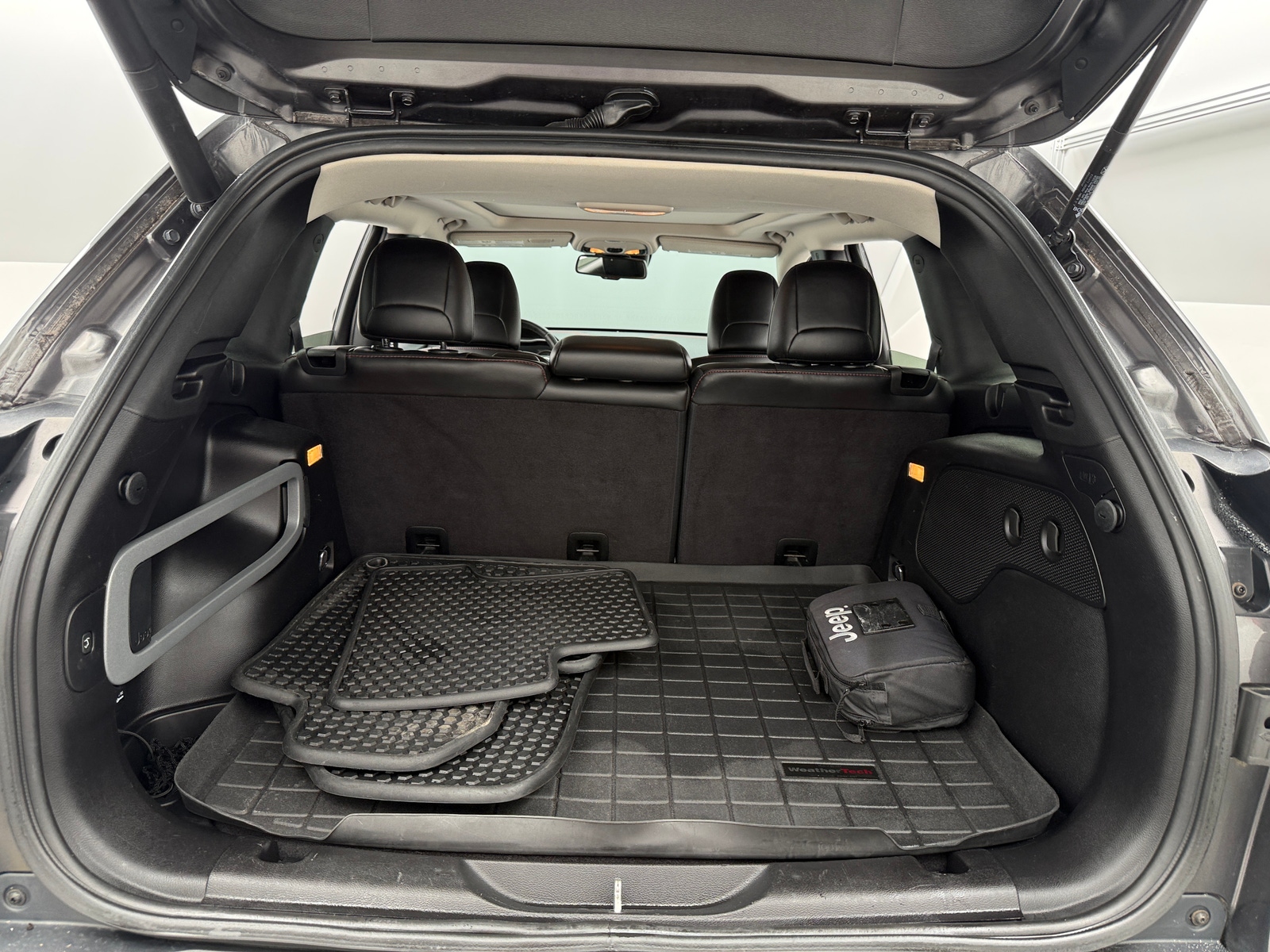 Thumbnail: 2016 Jeep Cherokee - 6