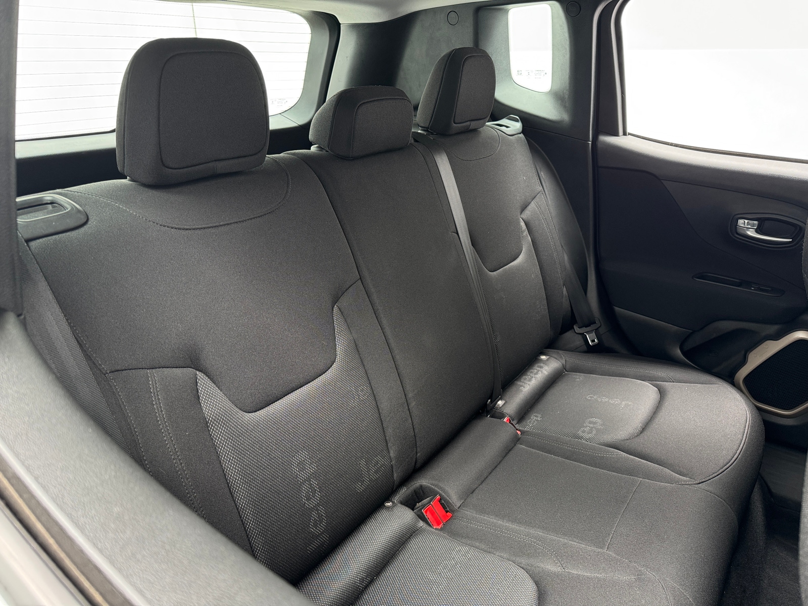 Thumbnail: 2017 Jeep Renegade - 6