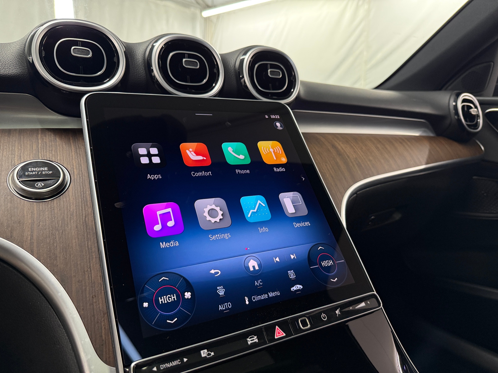 Thumbnail: 2025 Mercedes-Benz C-Class - 3