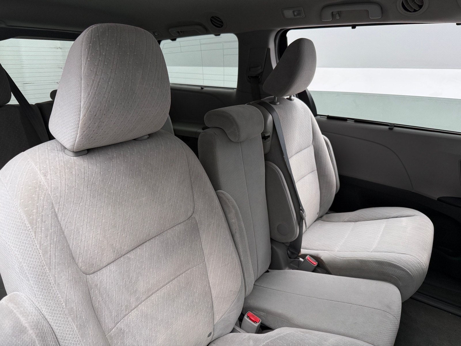 Thumbnail: 2017 Toyota Sienna - 6