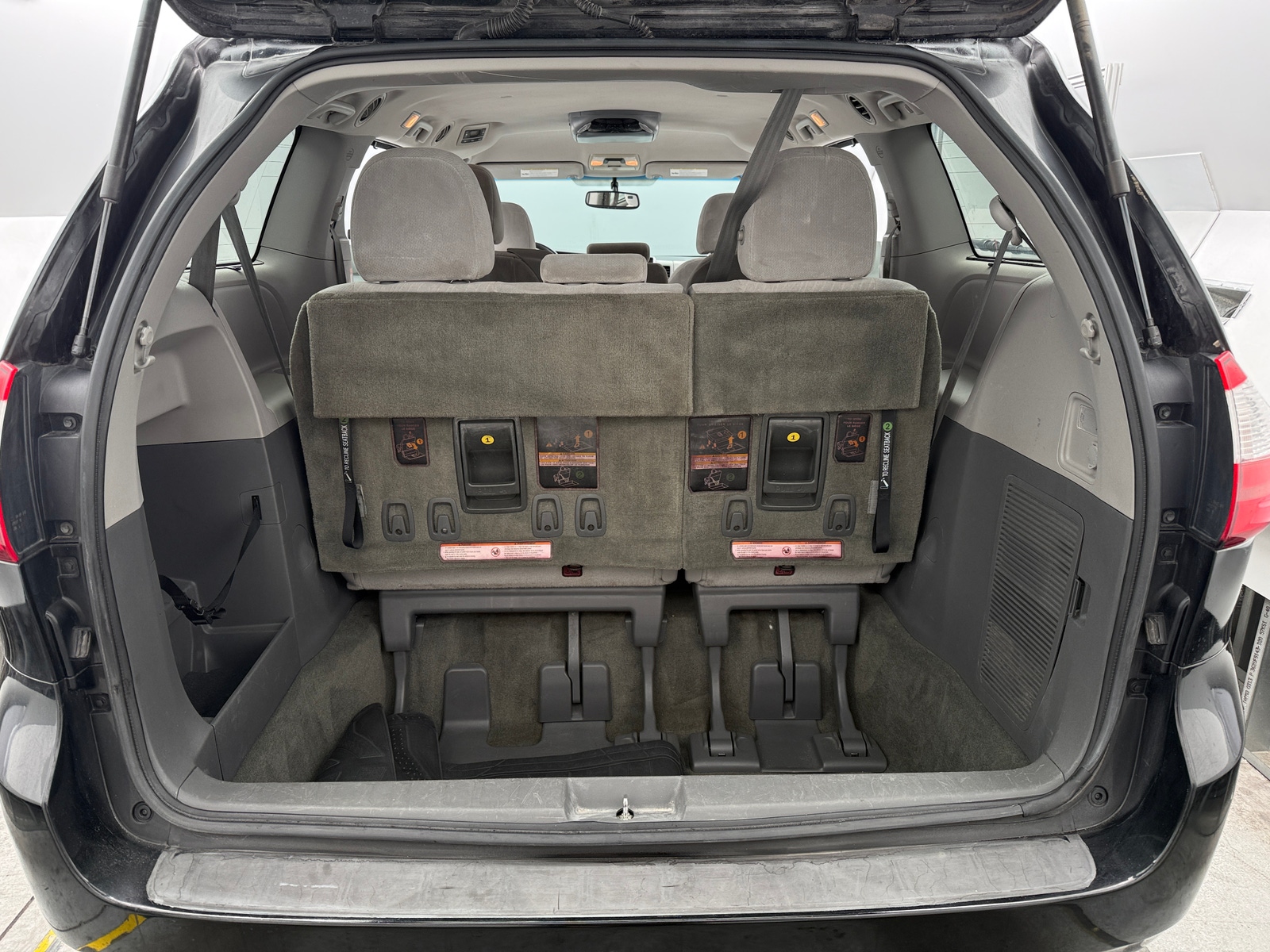 Thumbnail: 2017 Toyota Sienna - 7