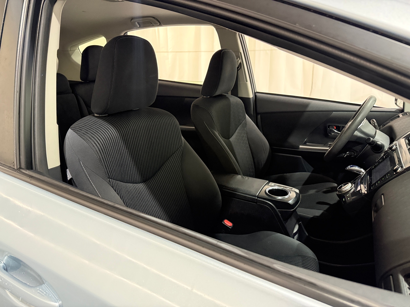 Thumbnail: 2015 Toyota Prius v - 2