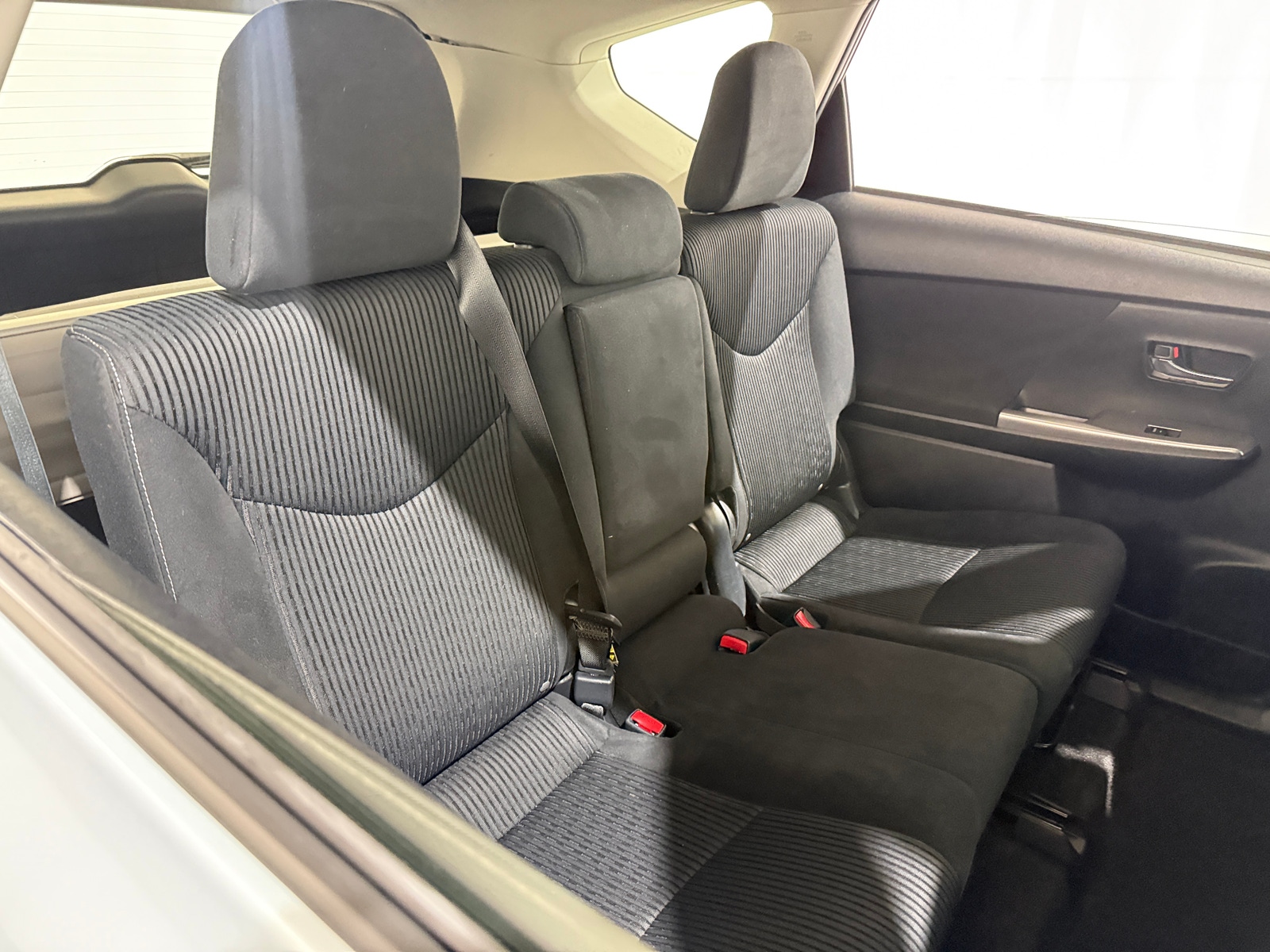 Thumbnail: 2015 Toyota Prius v - 6