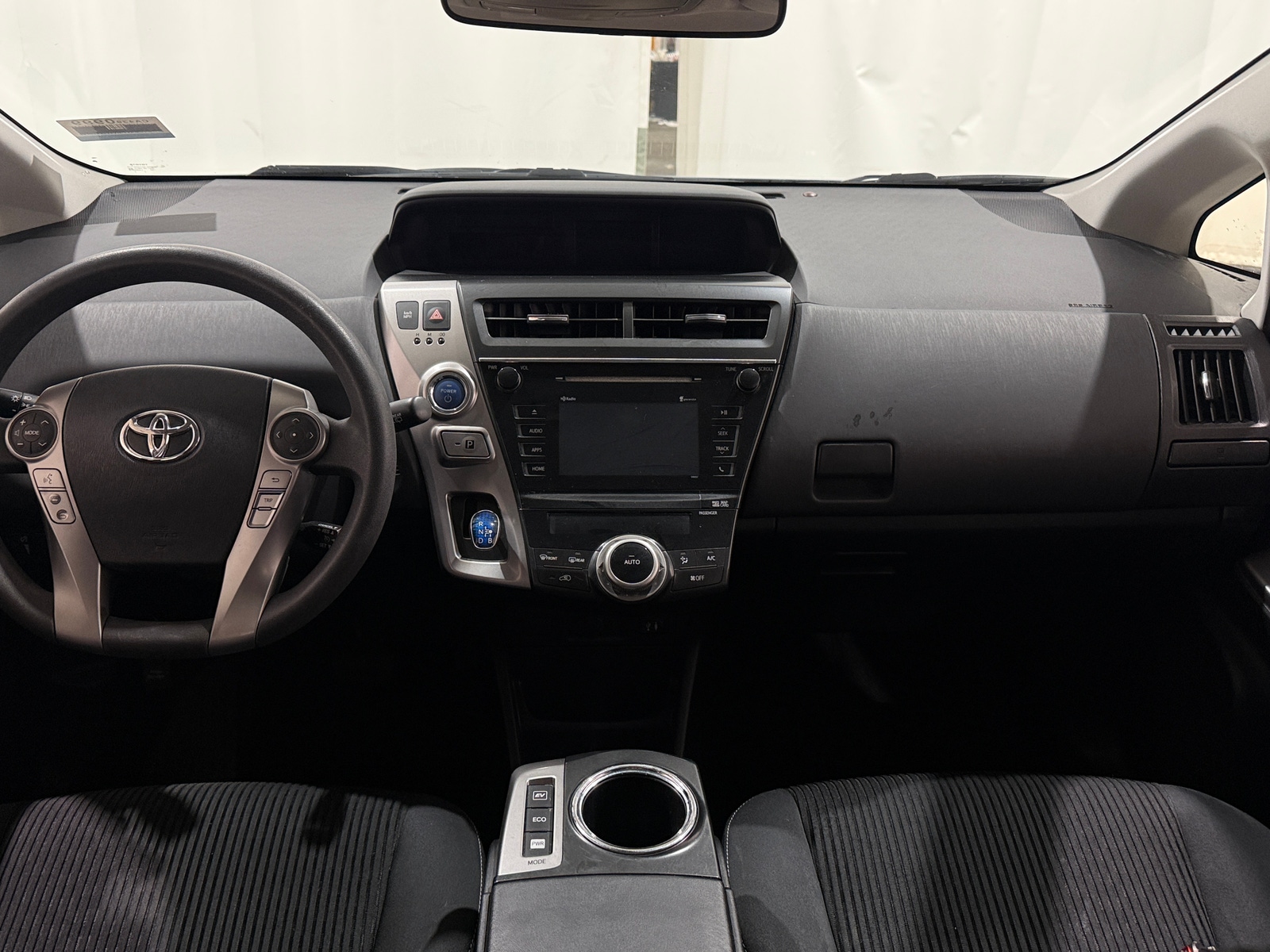 Thumbnail: 2015 Toyota Prius v - 3