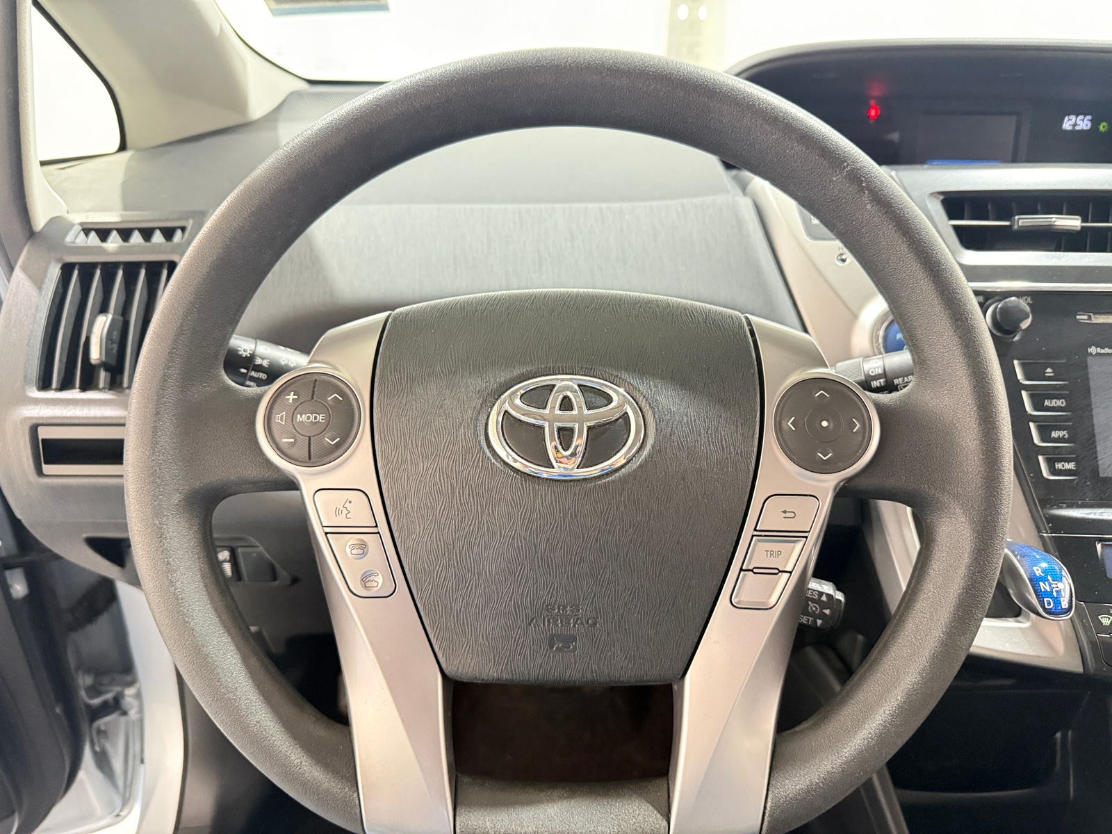 Thumbnail: 2015 Toyota Prius v - 5