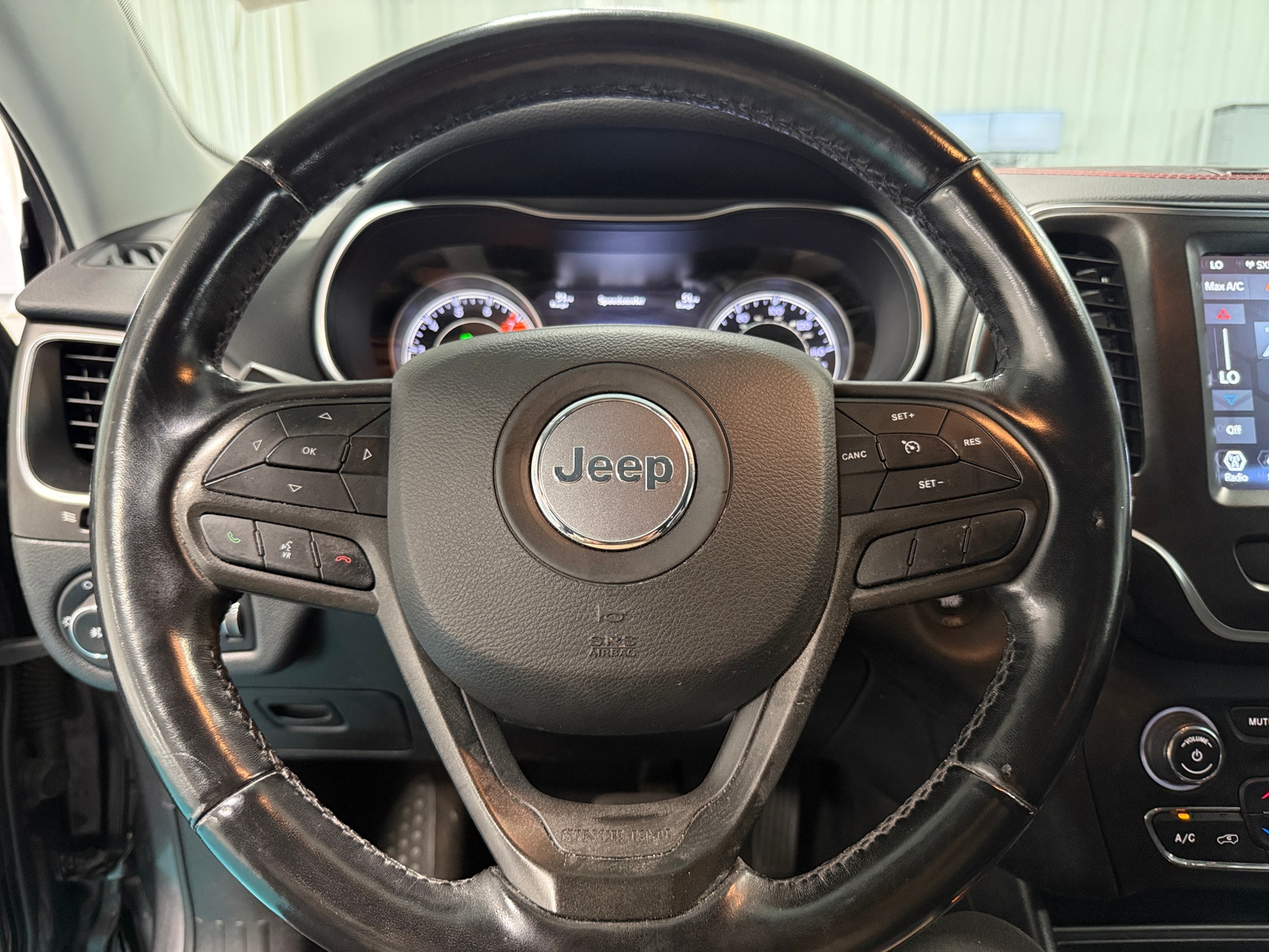 Thumbnail: 2020 Jeep Cherokee - 5