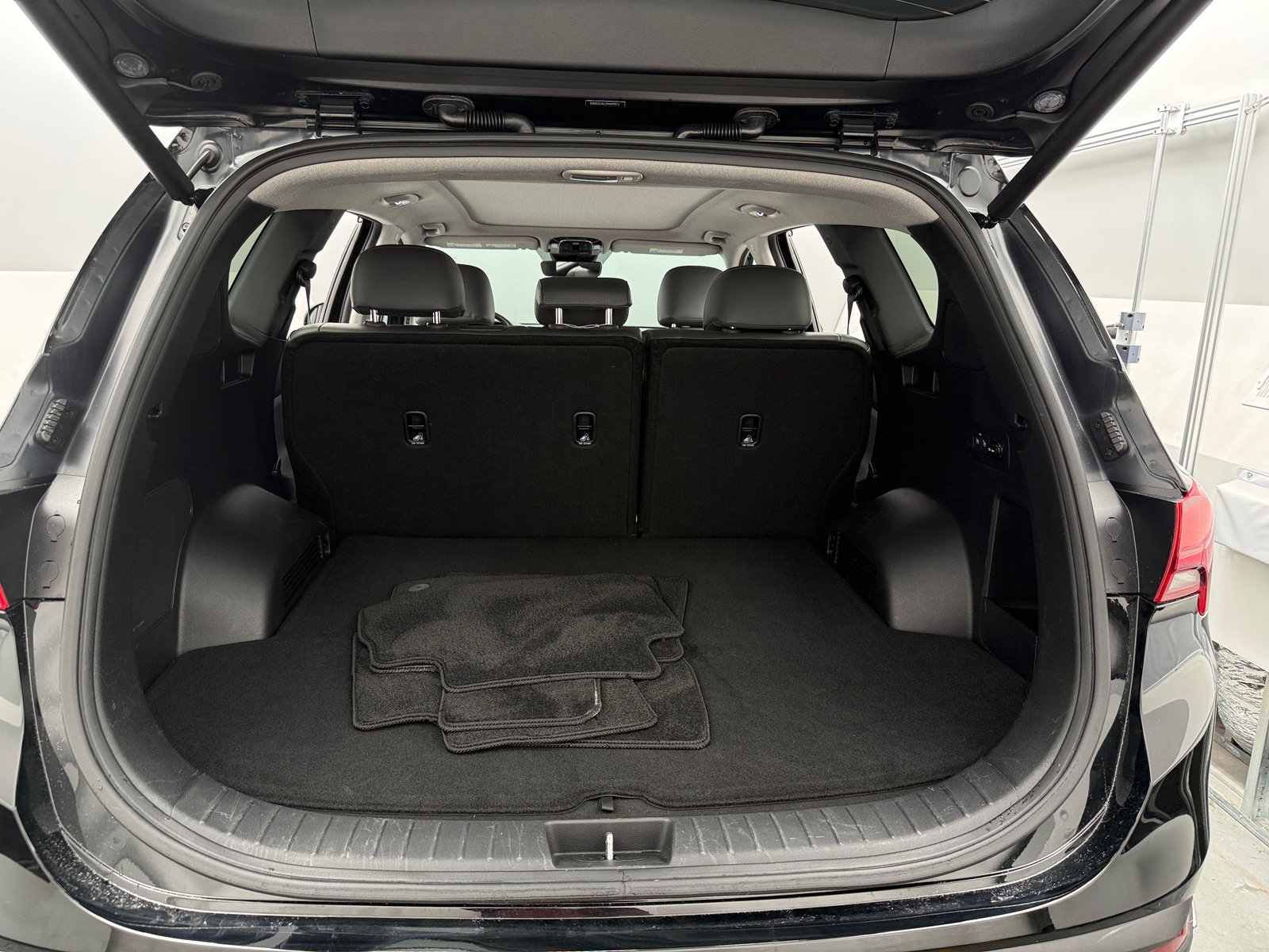 Thumbnail: 2023 Hyundai Santa Fe - 6