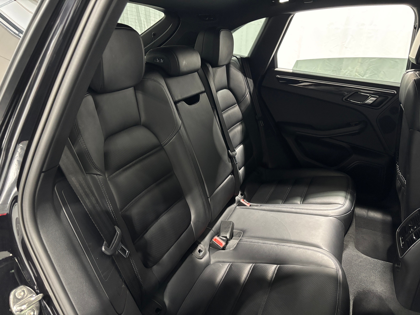 Thumbnail: 2016 Porsche Macan - 5