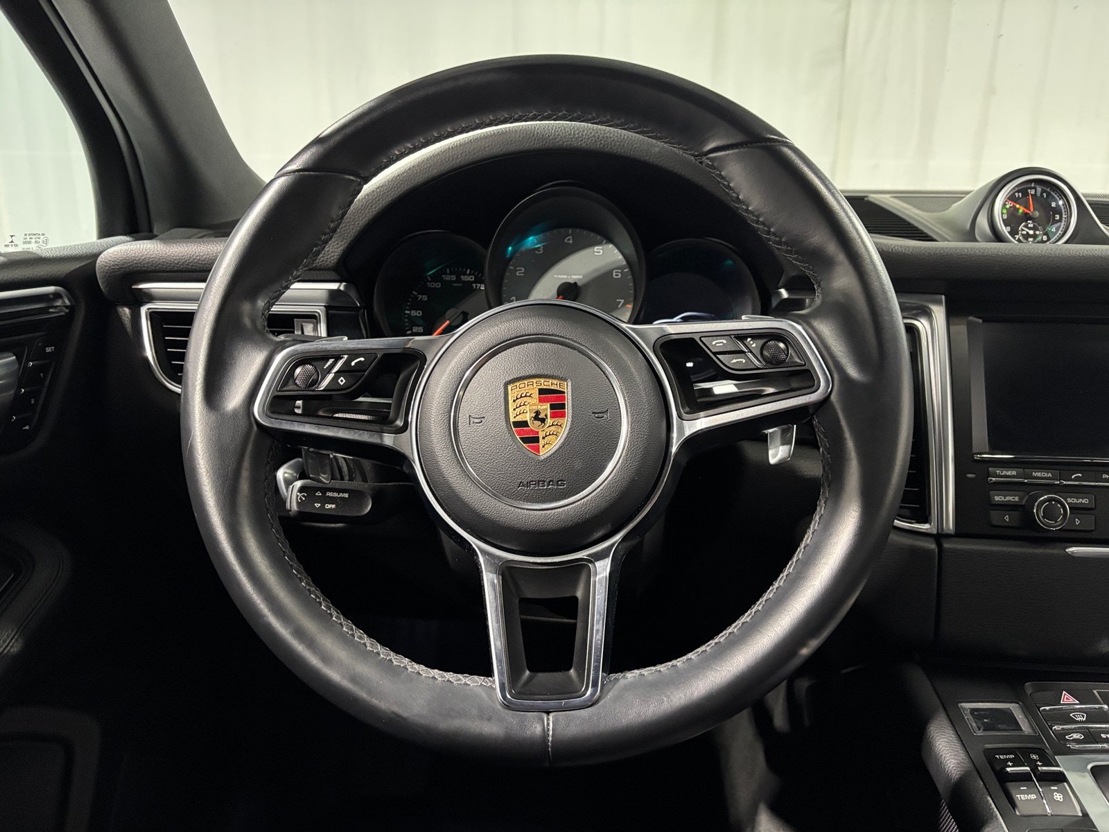 Thumbnail: 2016 Porsche Macan - 4