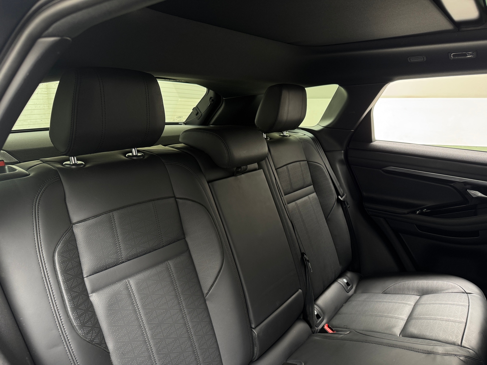 Thumbnail: 2020 Land Rover Range Rover Evoque - 5