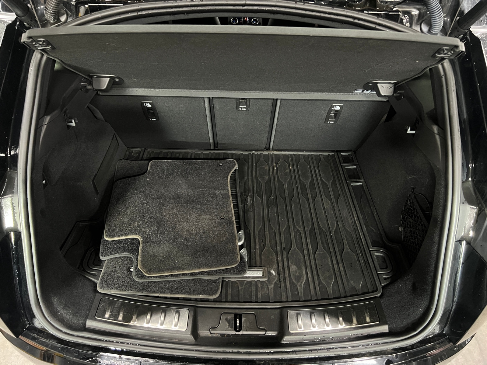 Thumbnail: 2020 Land Rover Range Rover Evoque - 6