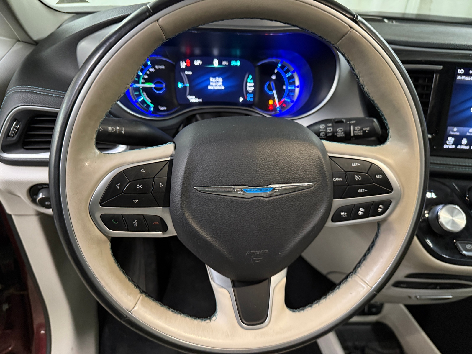 Thumbnail: 2018 Chrysler Pacifica - 4