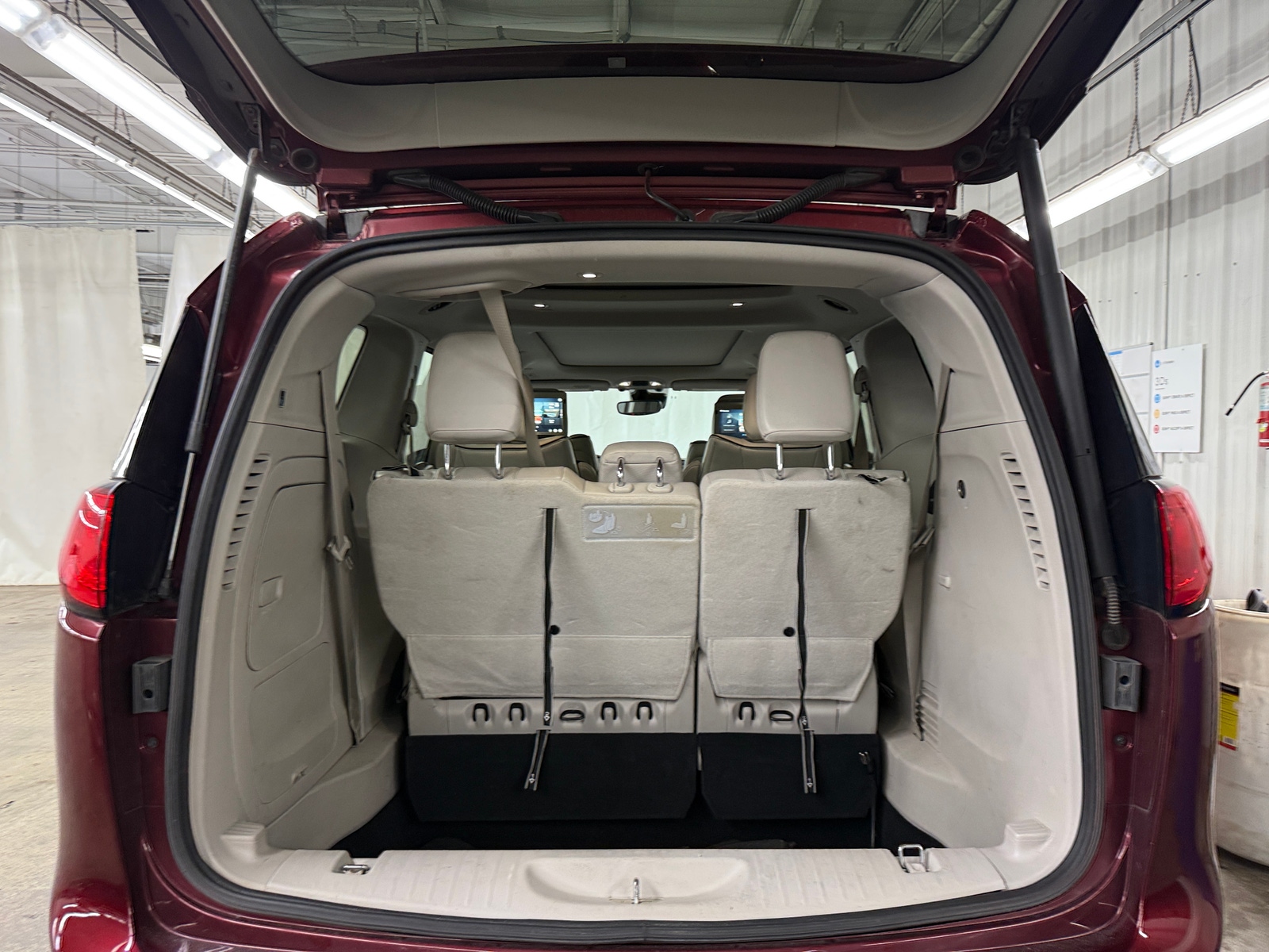 Thumbnail: 2018 Chrysler Pacifica - 6