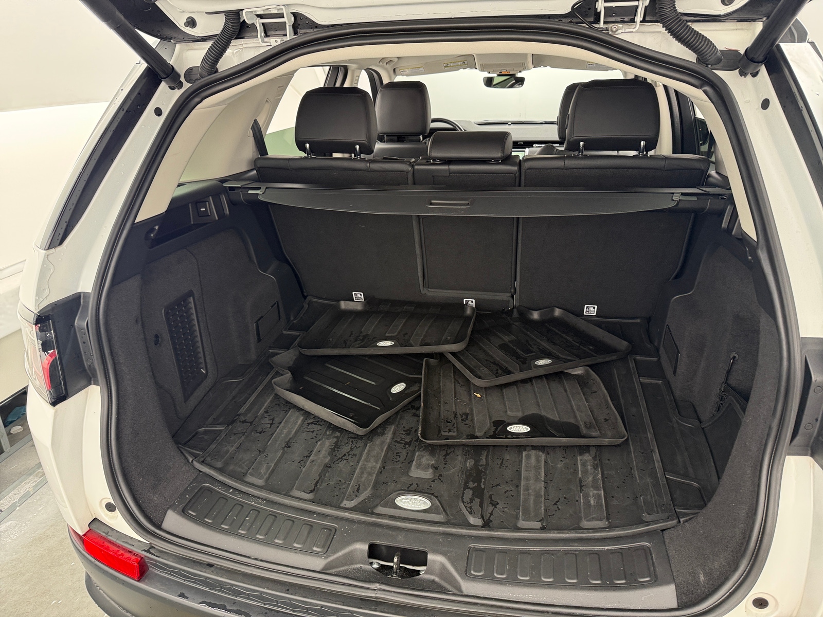 Thumbnail: 2020 Land Rover Discovery Sport - 7