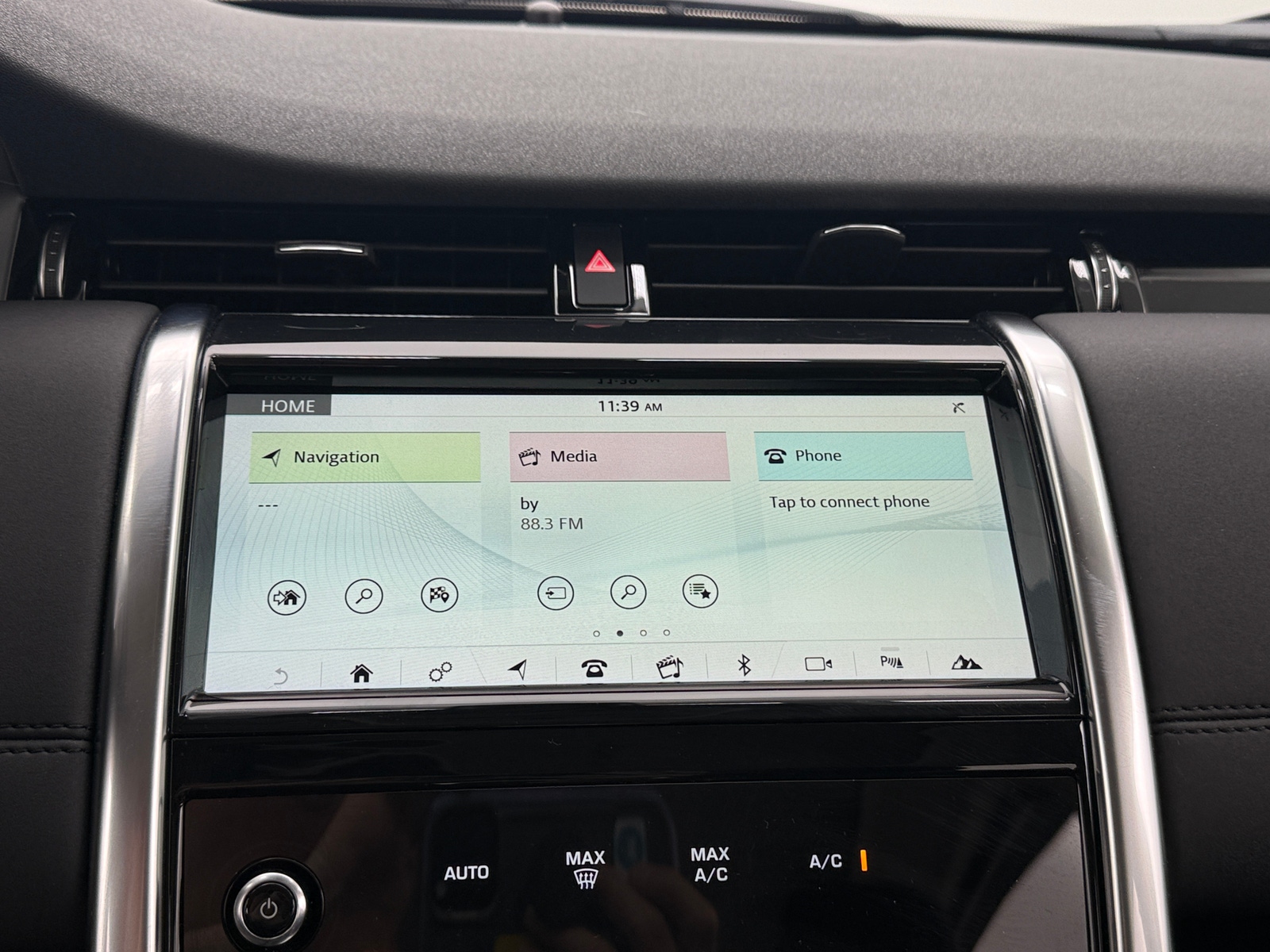 Thumbnail: 2020 Land Rover Discovery Sport - 4