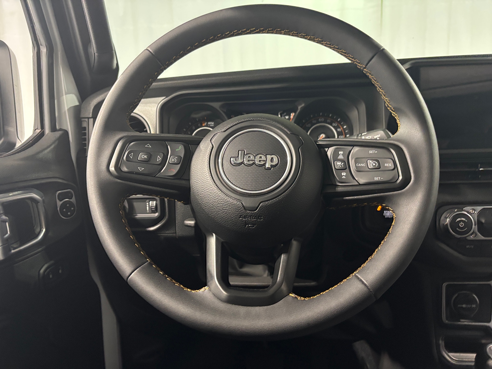 Thumbnail: 2024 Jeep Gladiator - 5