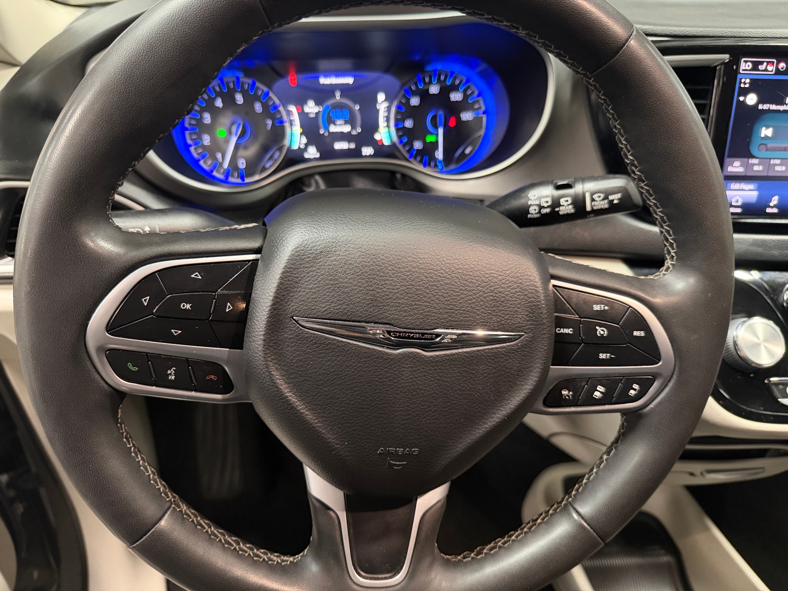 Thumbnail: 2022 Chrysler Pacifica - 4