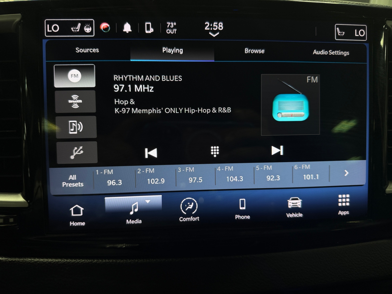 Thumbnail: 2022 Chrysler Pacifica - 3