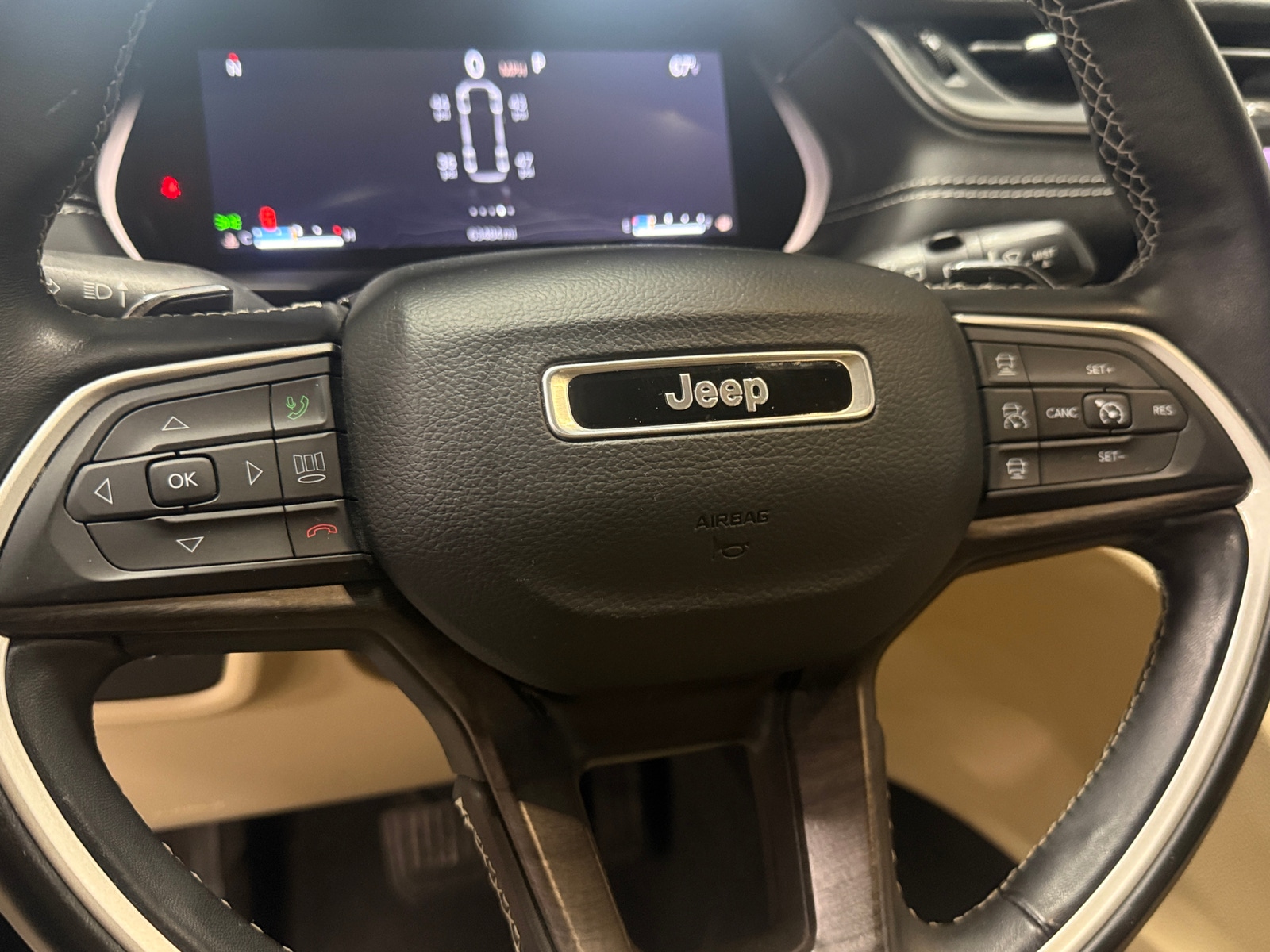 Thumbnail: 2022 Jeep Grand Cherokee L - 4