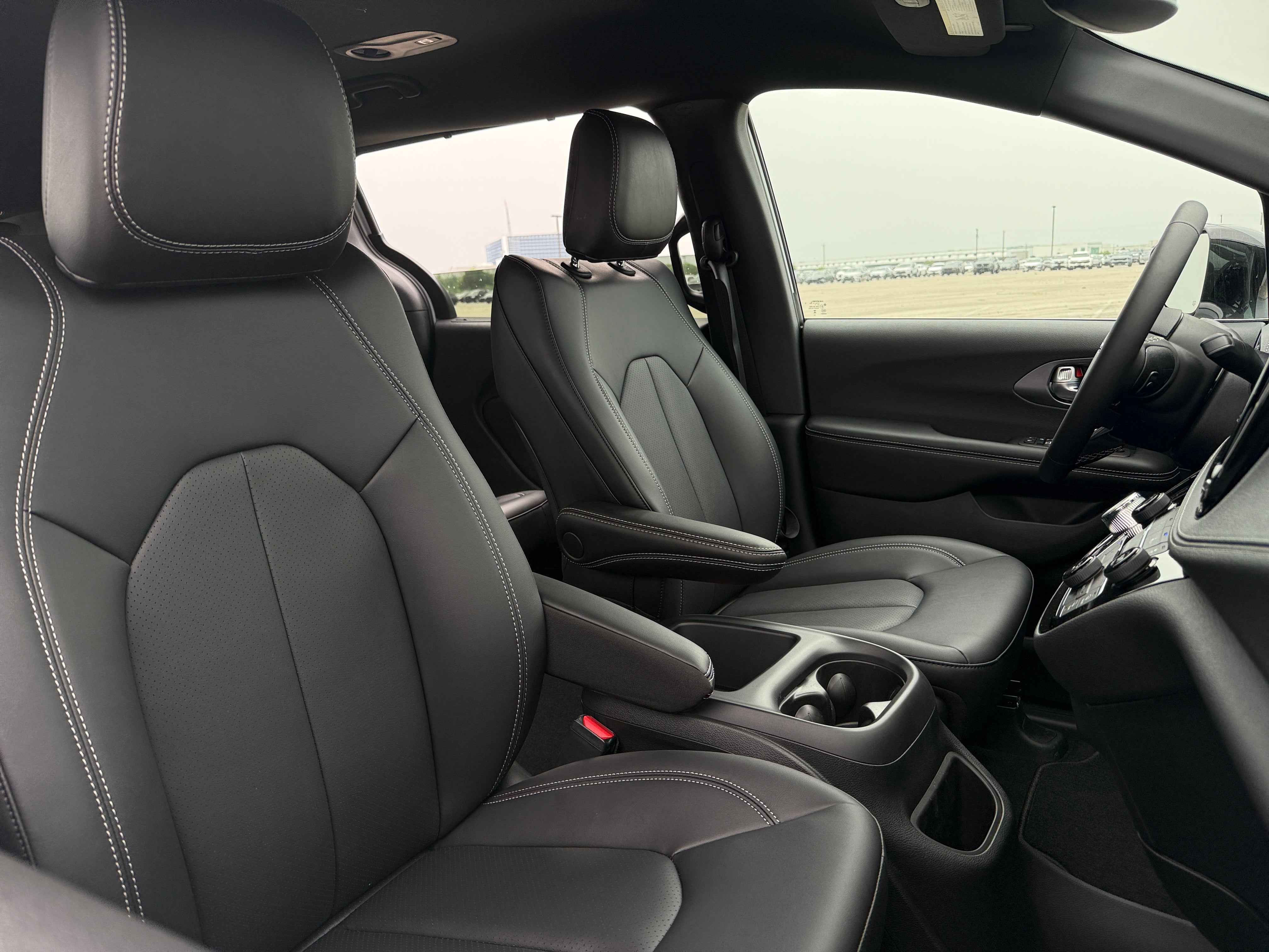 2026 Chrysler Pacifica Select AWD's photo