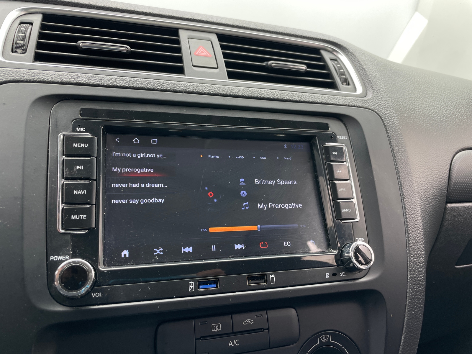 Thumbnail: 2014 Volkswagen Jetta - 4
