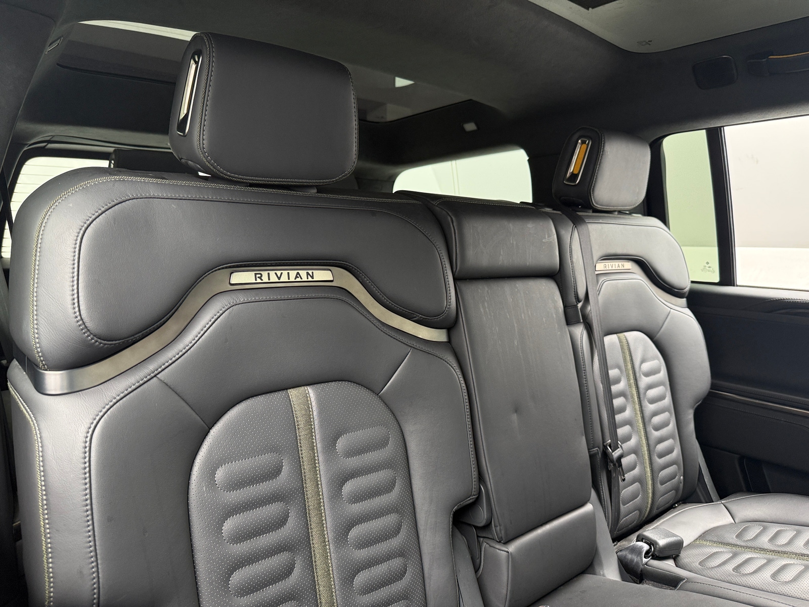 Thumbnail: 2022 Rivian R1S - 5