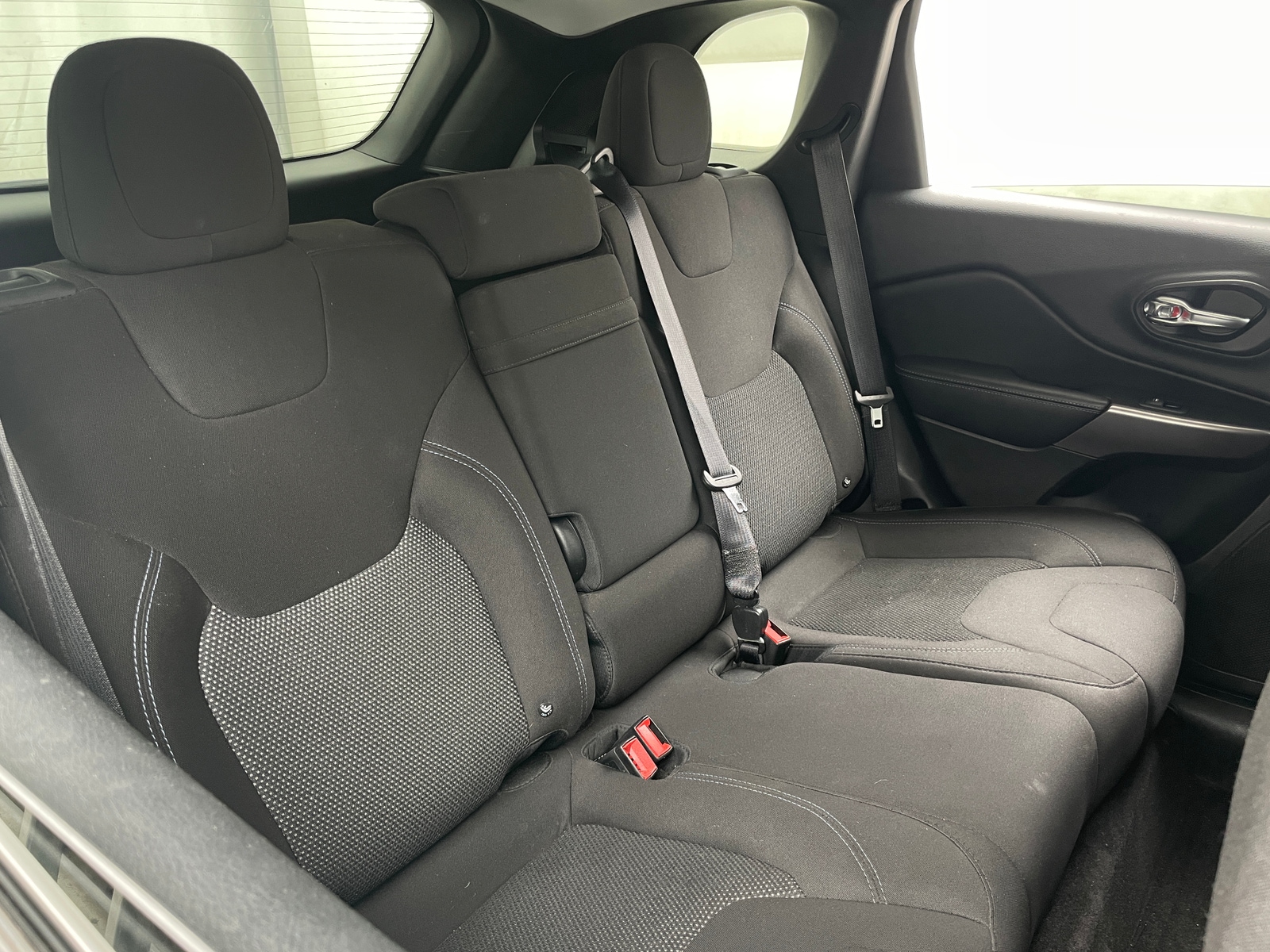 Thumbnail: 2019 Jeep Cherokee - 6