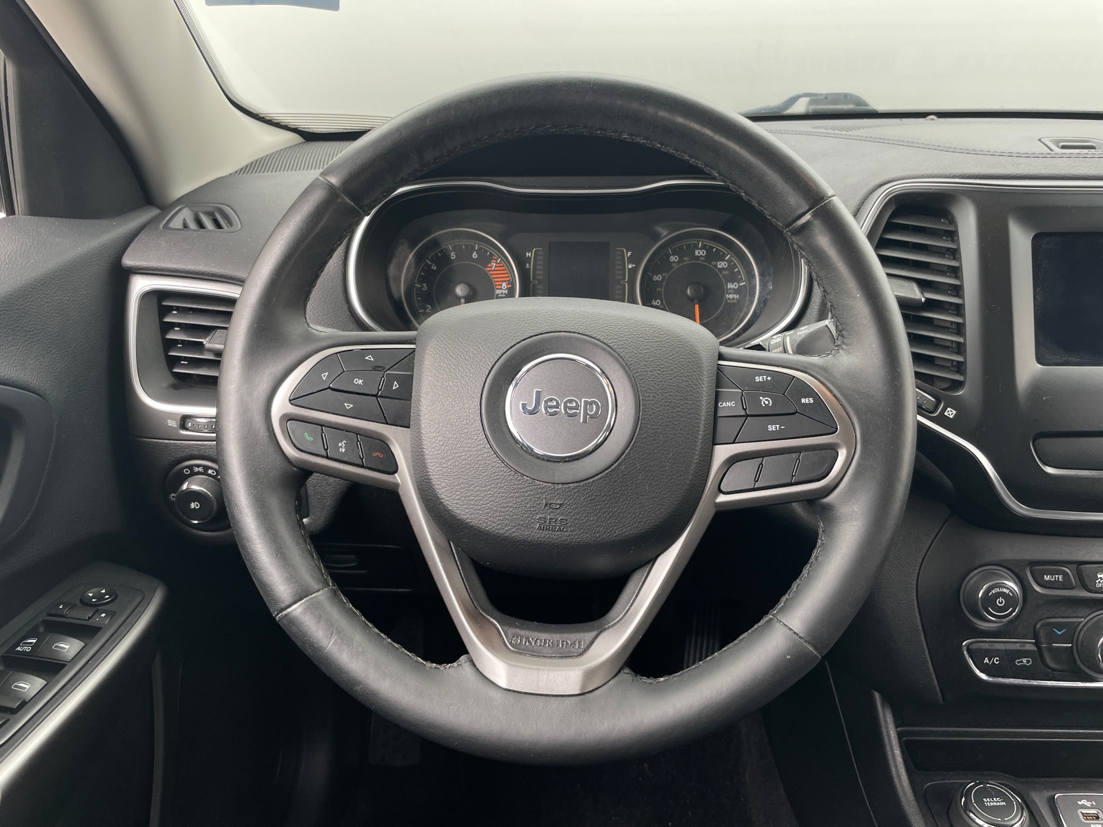 Thumbnail: 2019 Jeep Cherokee - 5