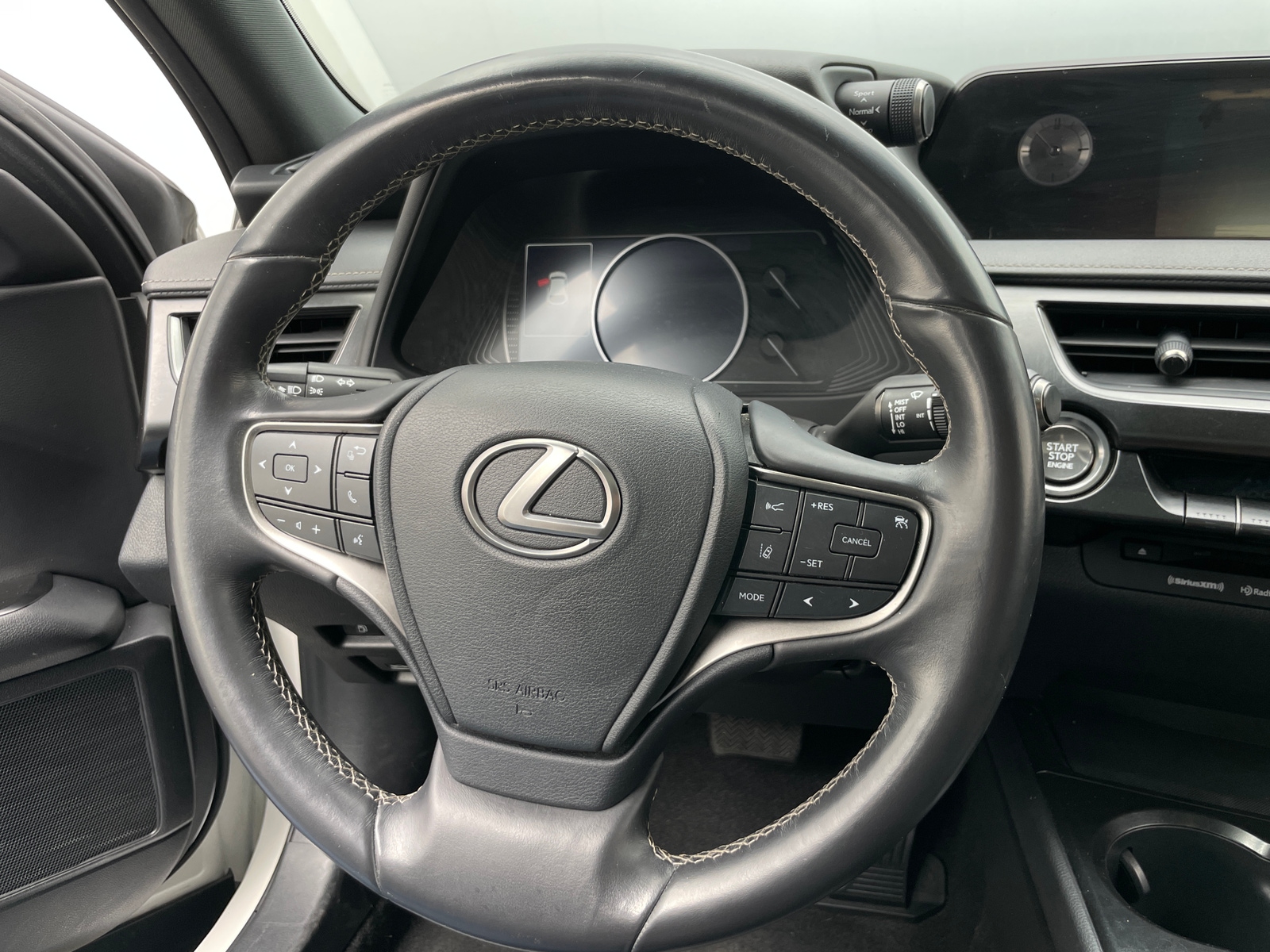 Thumbnail: 2020 Lexus UX - 4