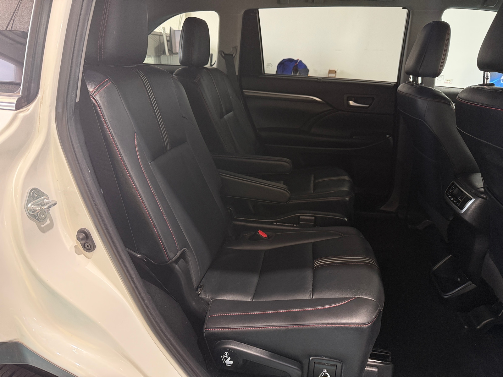 Thumbnail: 2019 Toyota Highlander - 5