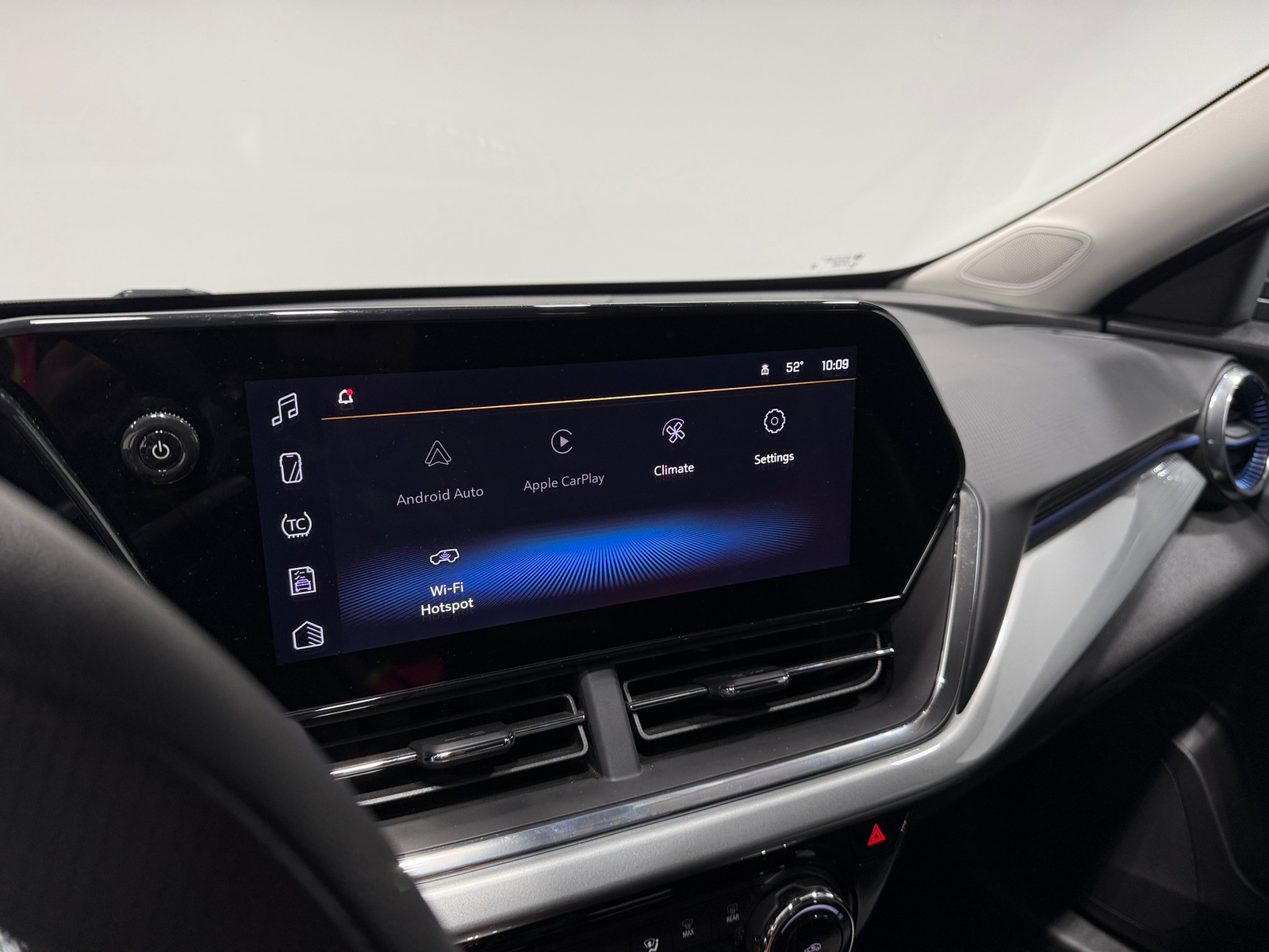 Thumbnail: 2025 Chevrolet Trax - 4