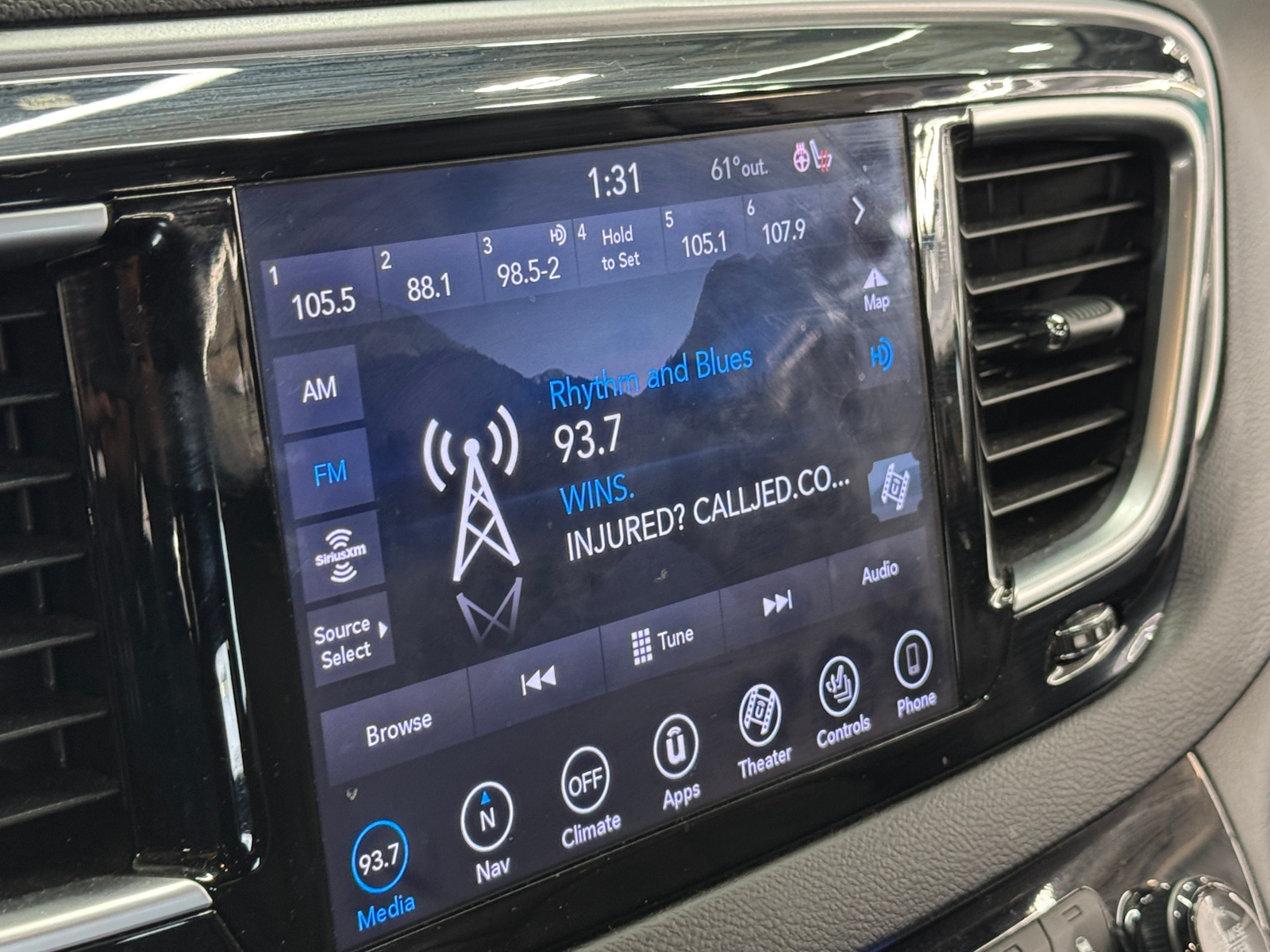 Thumbnail: 2019 Chrysler Pacifica - 3