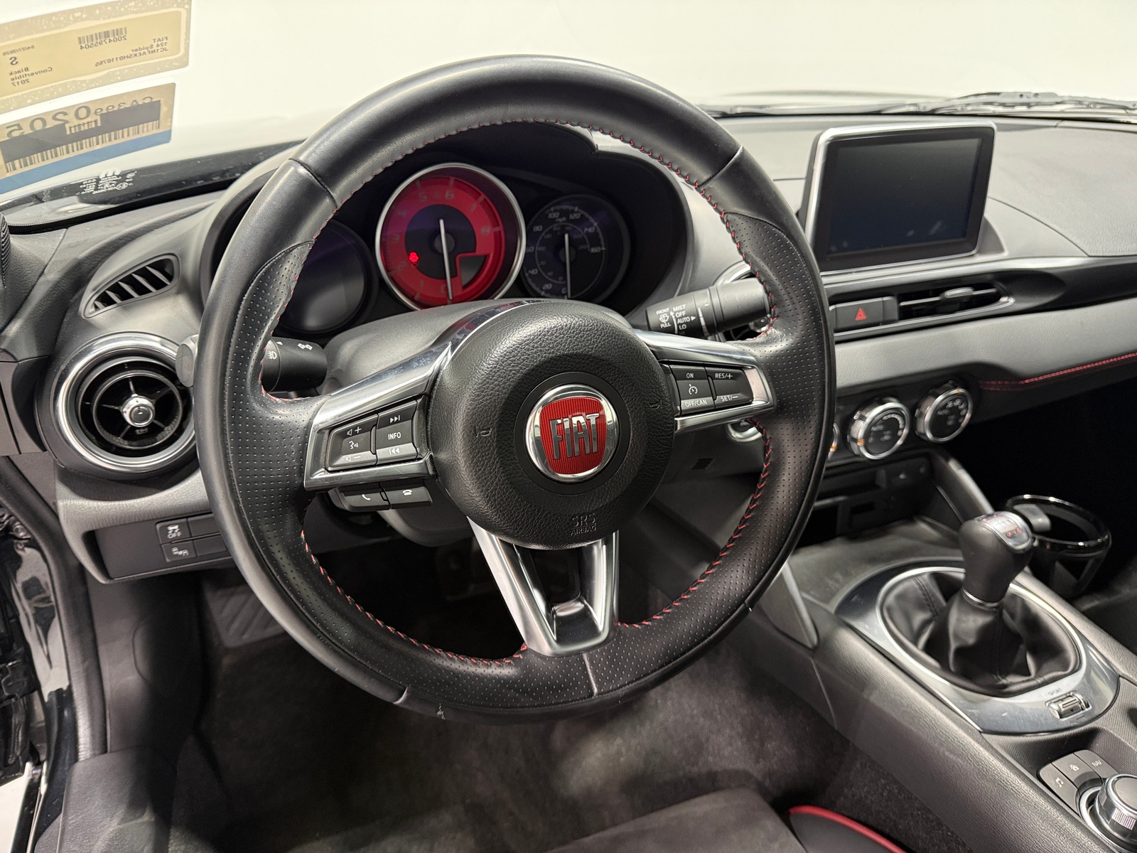Thumbnail: 2017 Fiat 124 Spider - 4