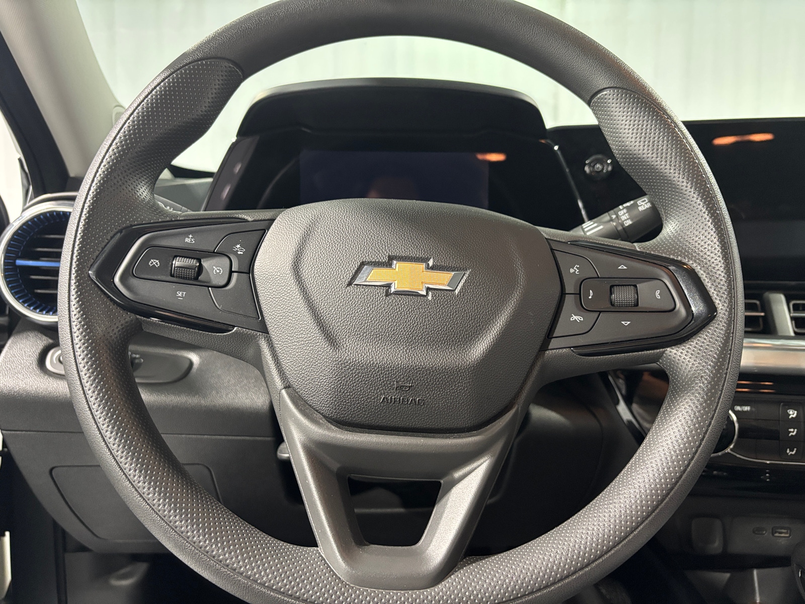 Thumbnail: 2025 Chevrolet Trax - 5