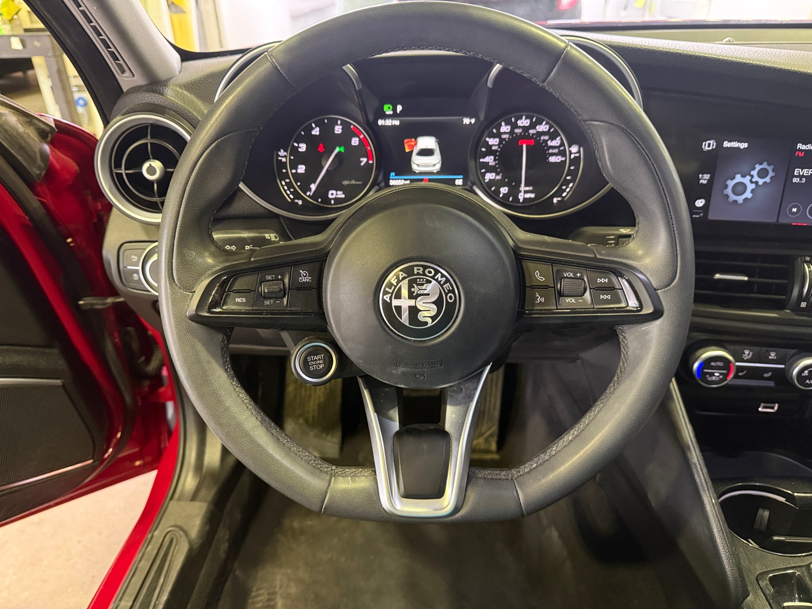 Thumbnail: 2021 Alfa Romeo Giulia - 4